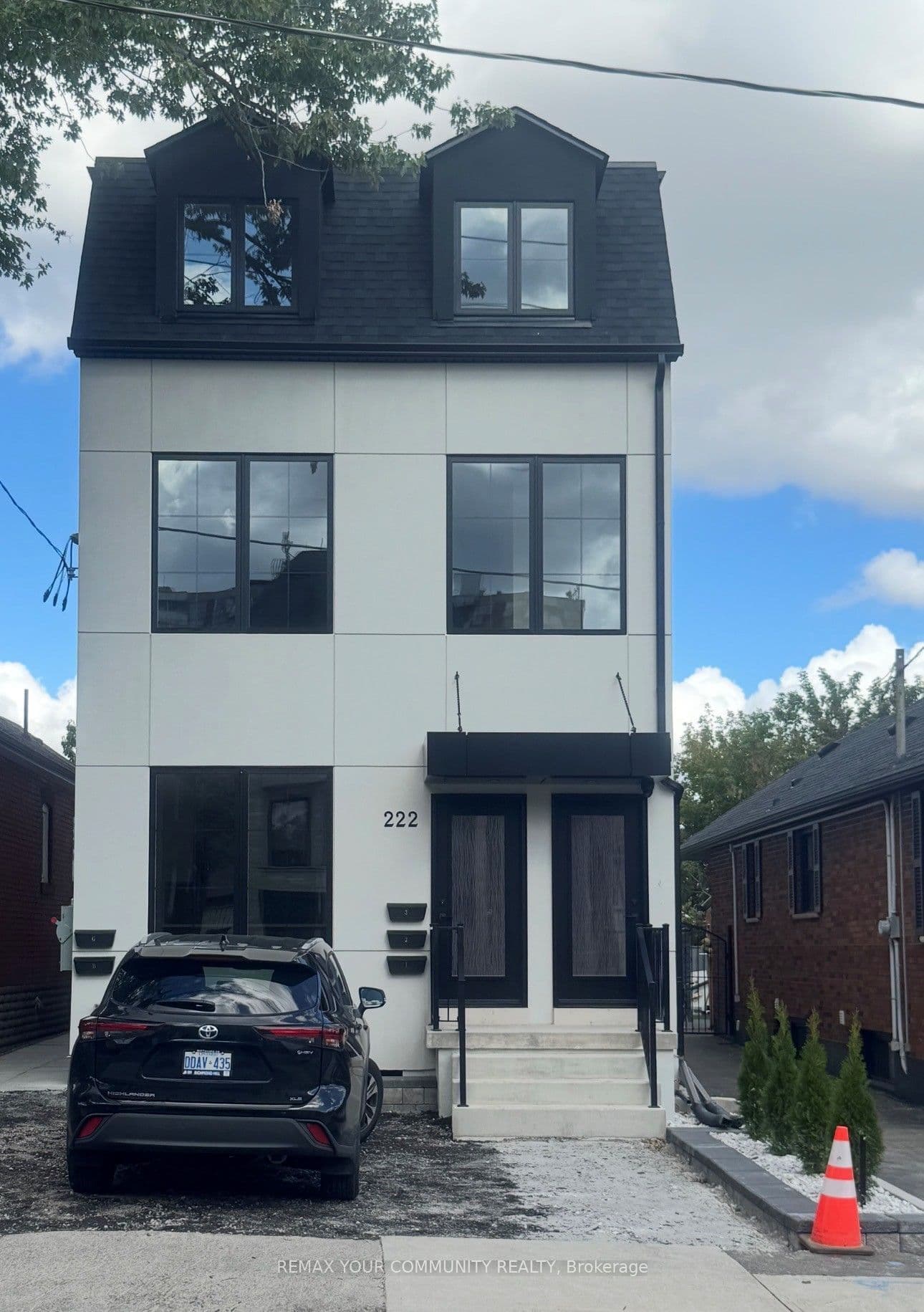 Unit 3 222 Belgravia Avenue photo 1