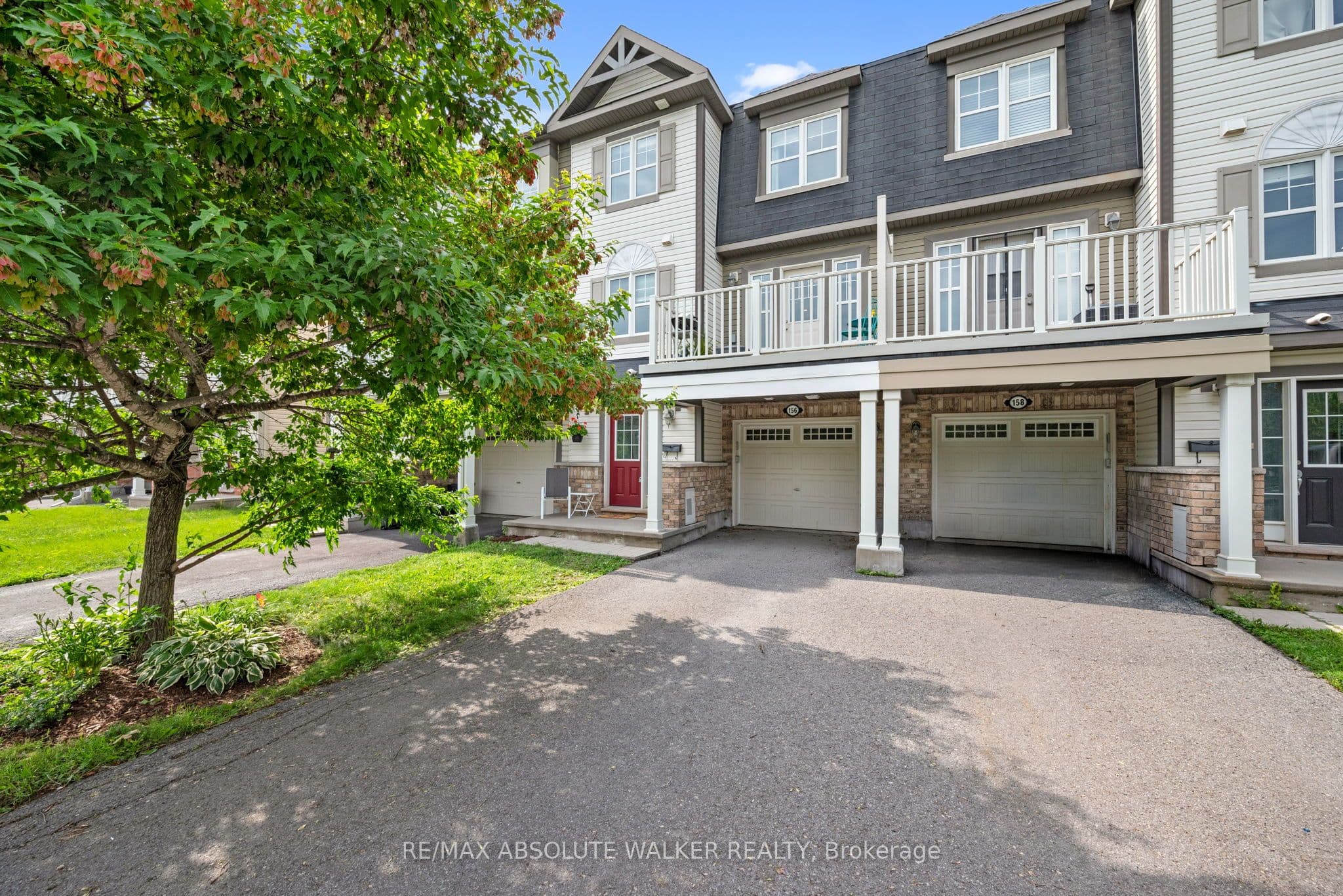 156 Sunshine Crescent photo 1