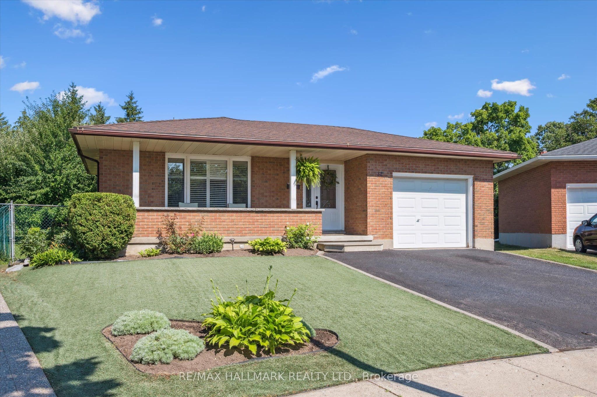 32 Warwick Court photo 1