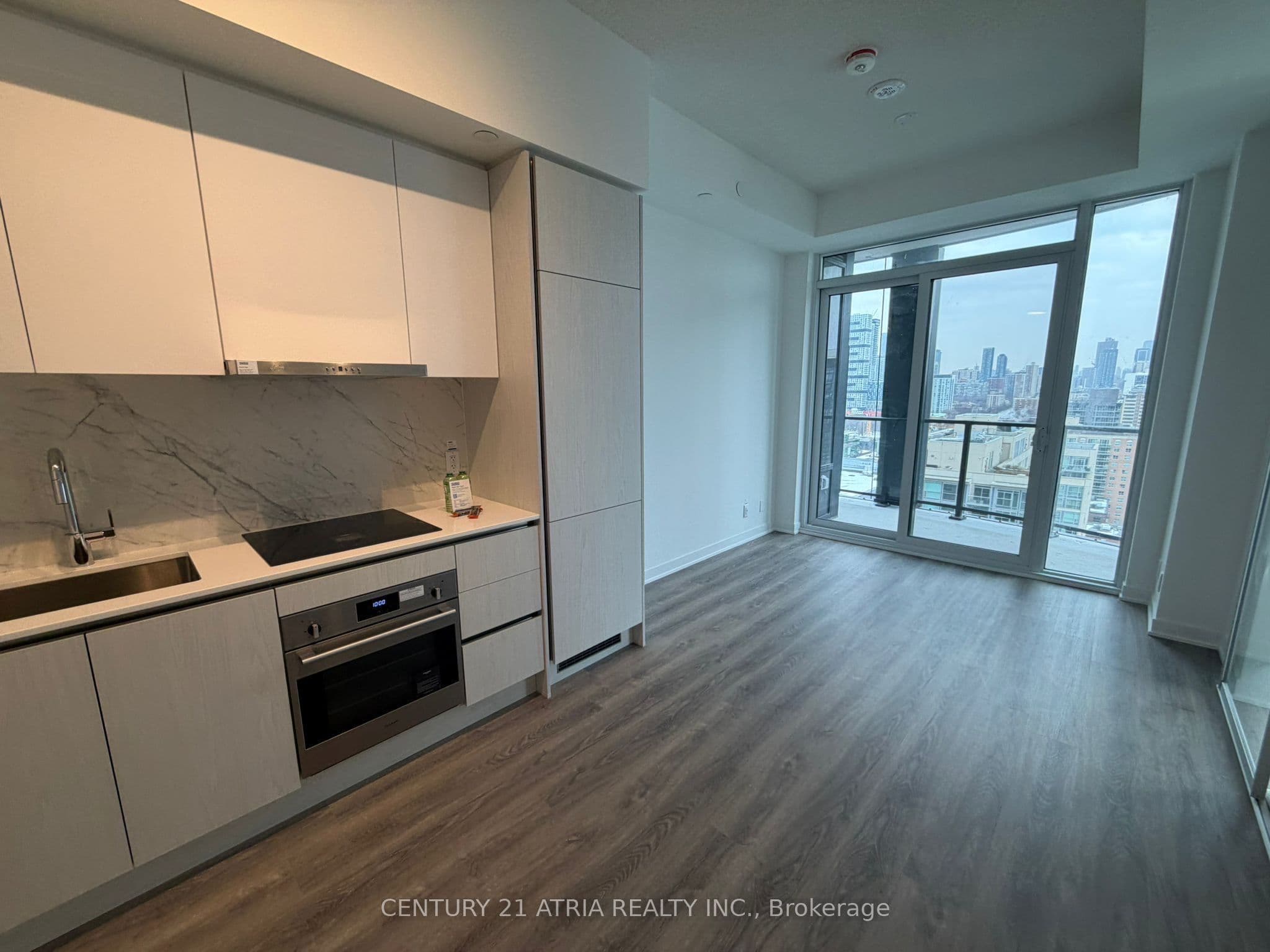 Unit 2303 180 Front Street photo 1