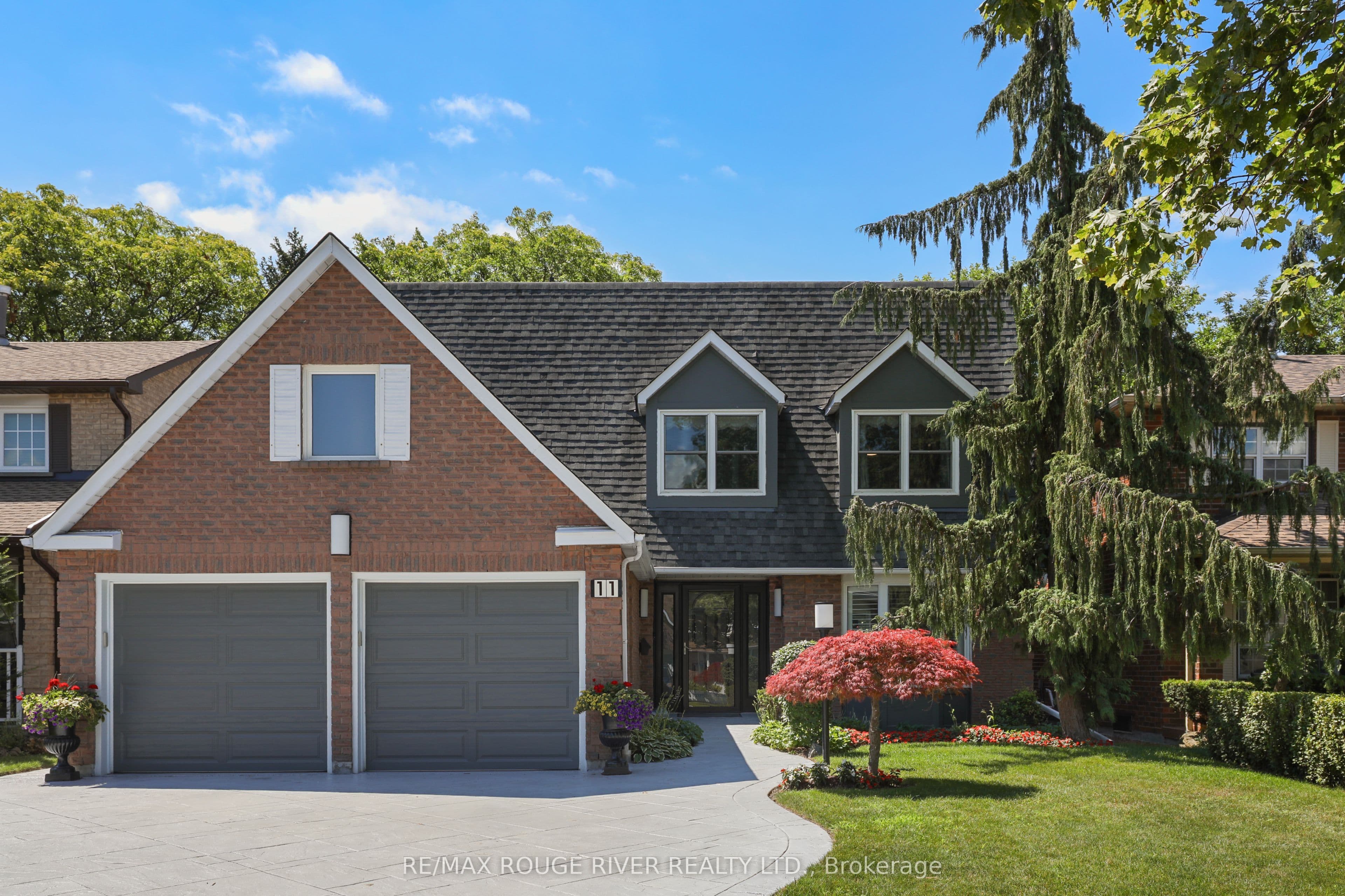 11 Canmore Boulevard photo 1