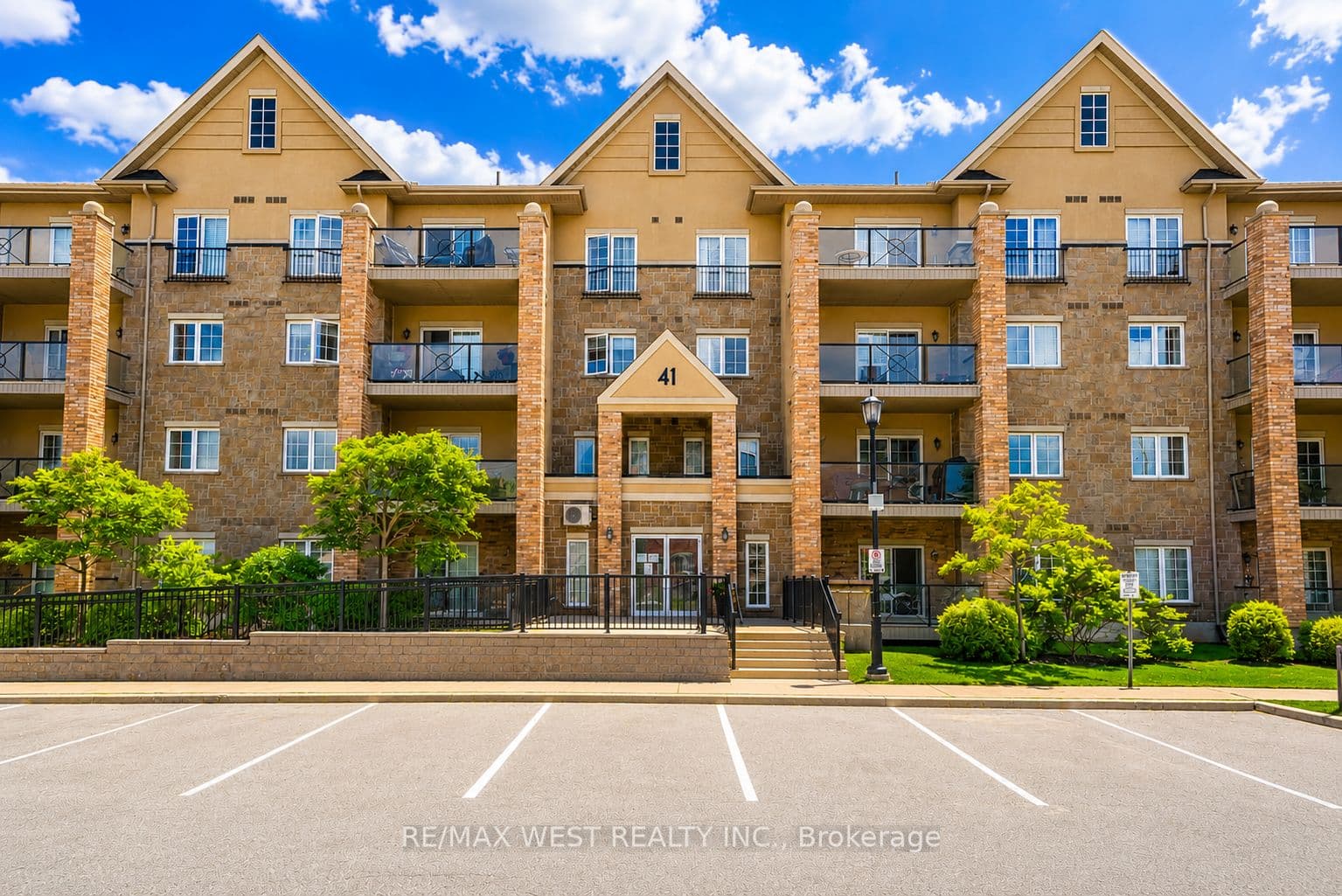 Unit 110 41 Ferndale Drive photo 1