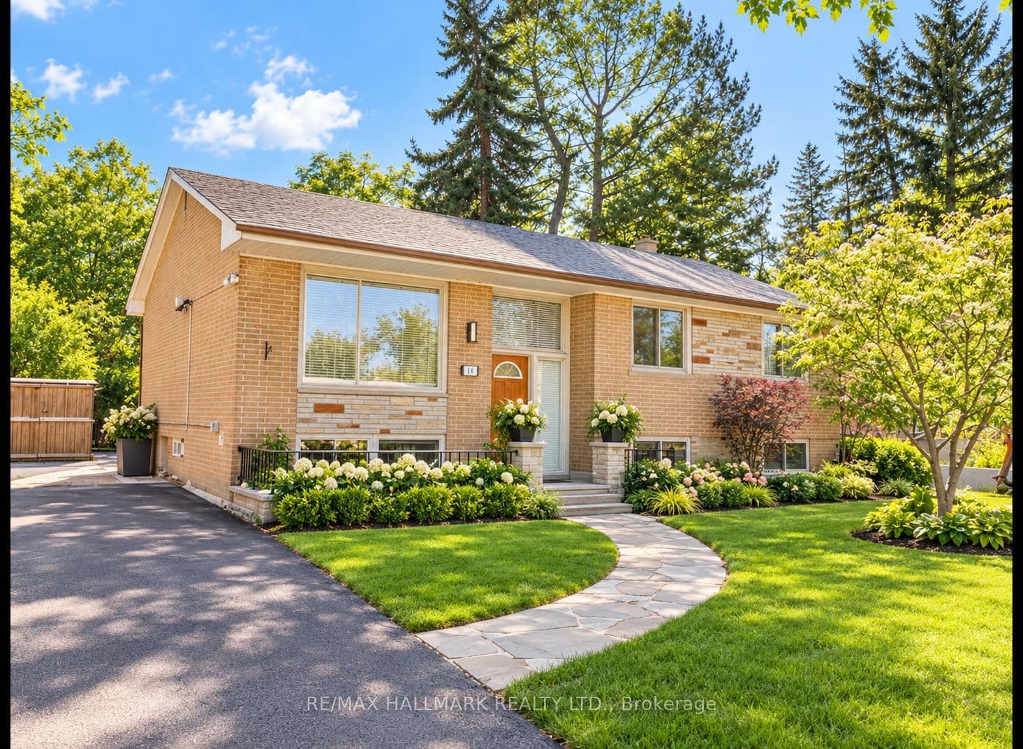 19 Brookwood Court photo 1