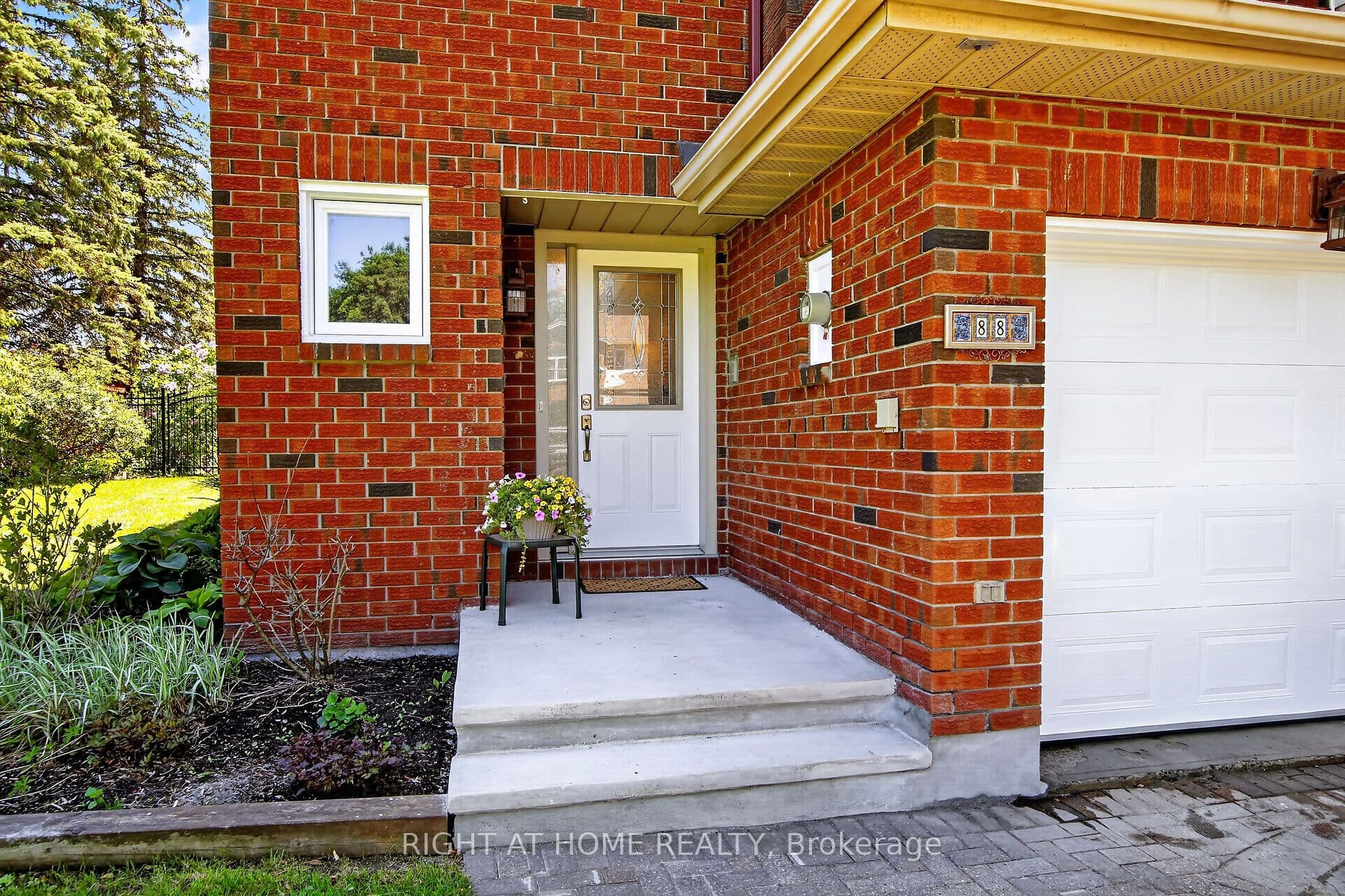 88 Furlong Crescent photo 1