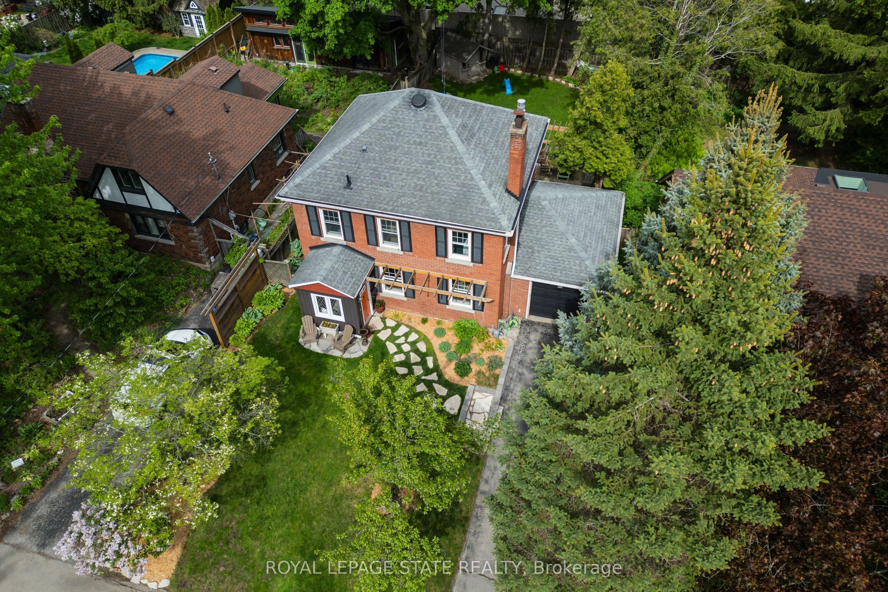 13 Tweedsmuir Avenue photo 1