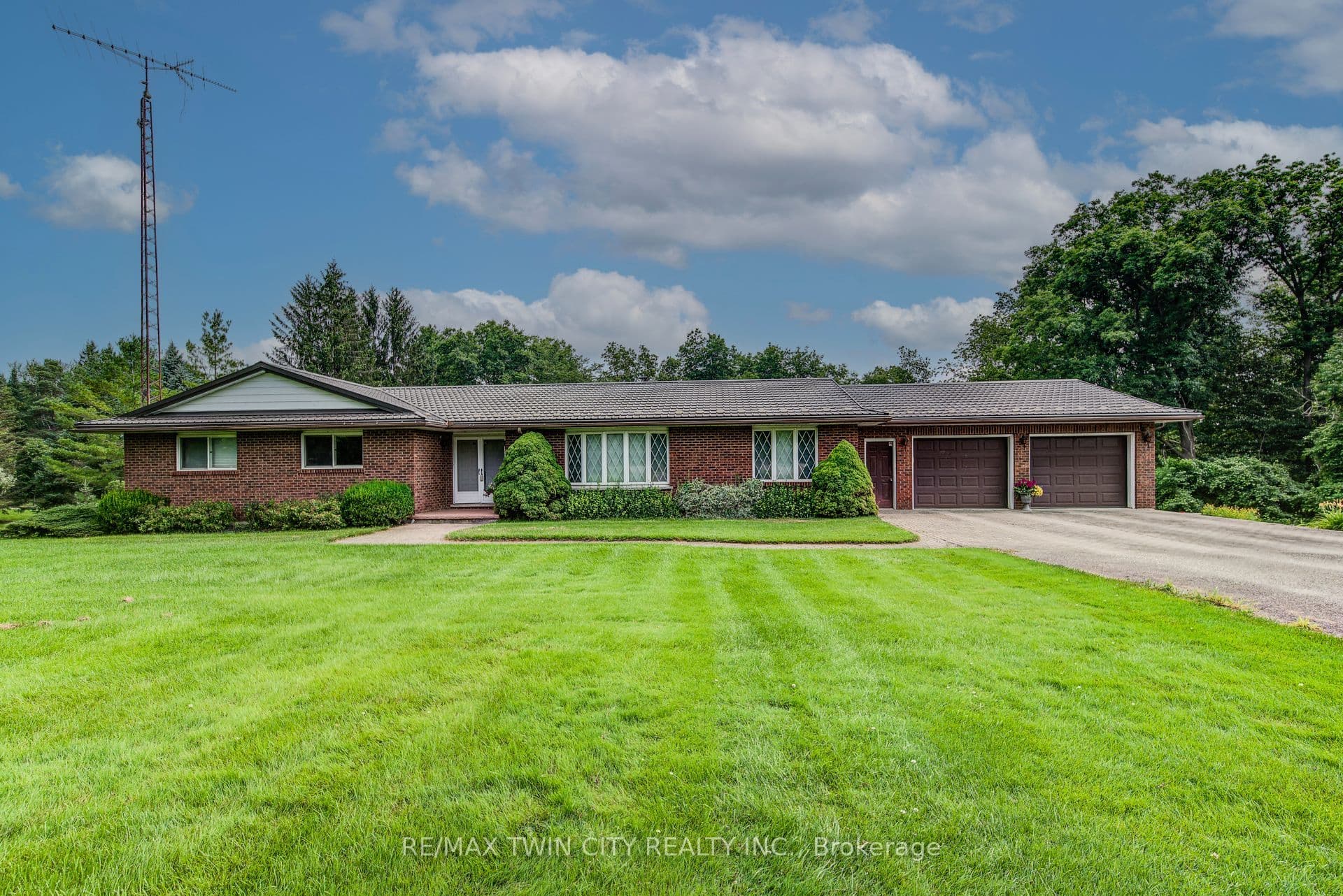 1177 Perth Street photo 1