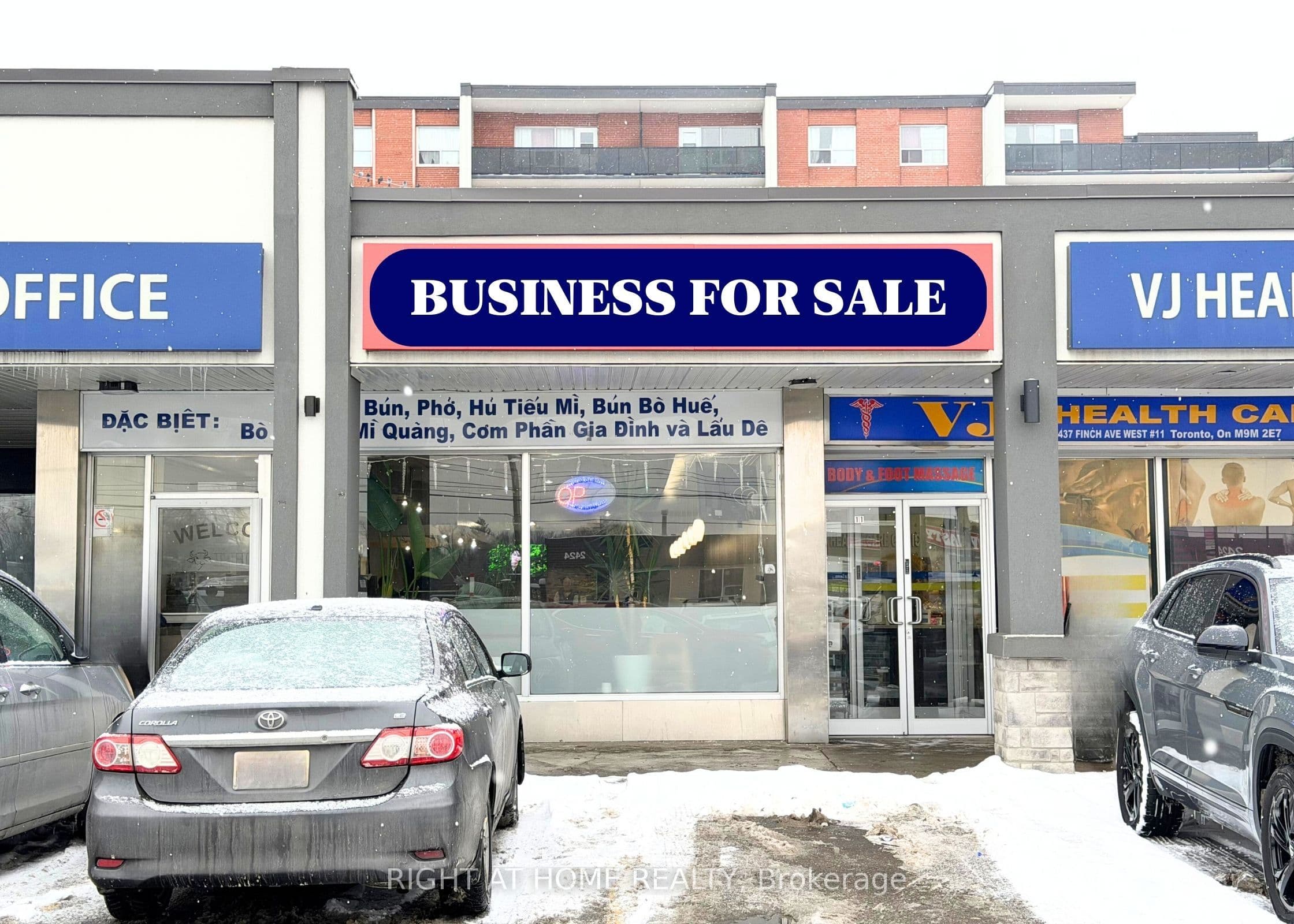 Unit 9 2437 Finch Avenue photo 1