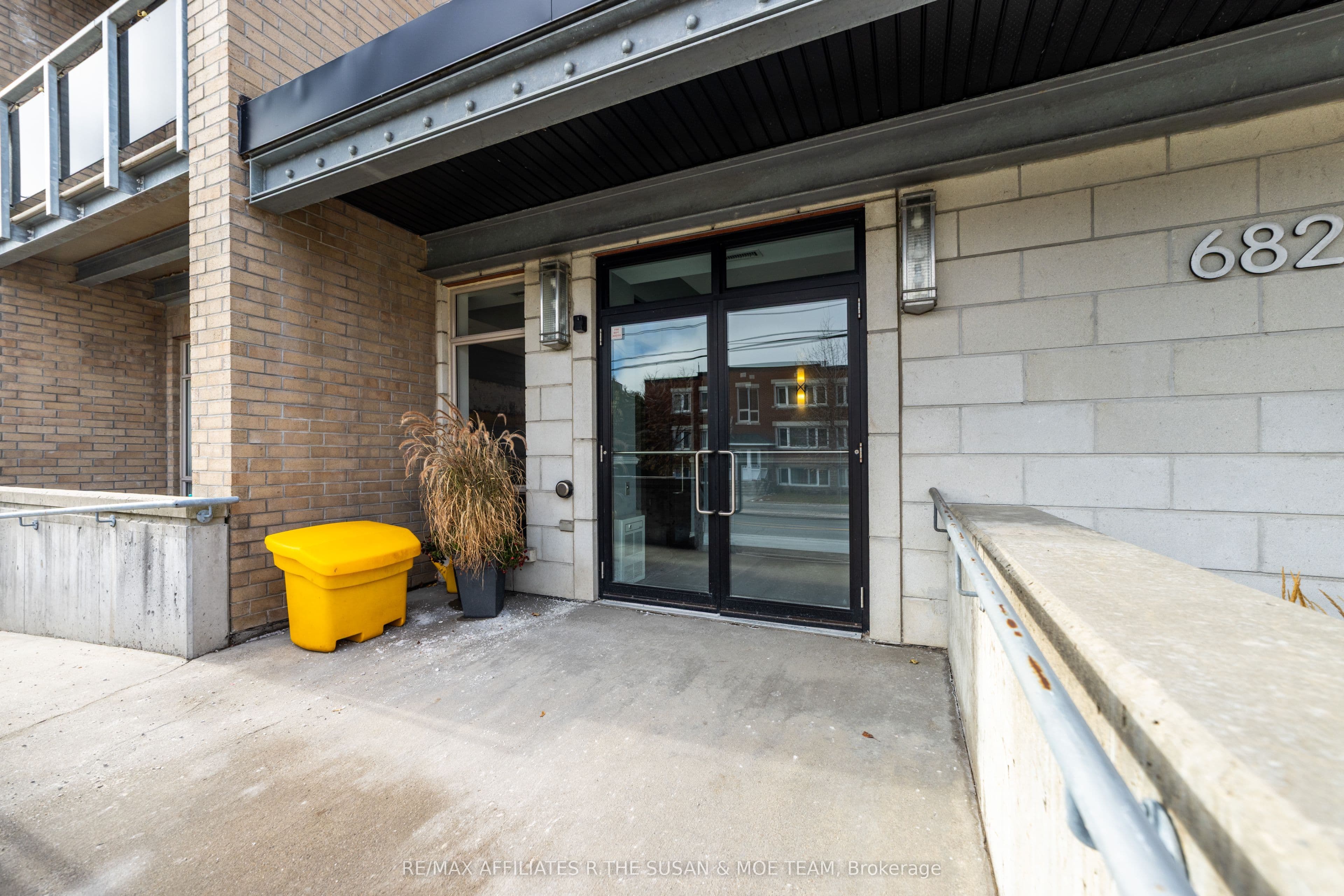 Unit 308 682 Churchill Avenue photo 1