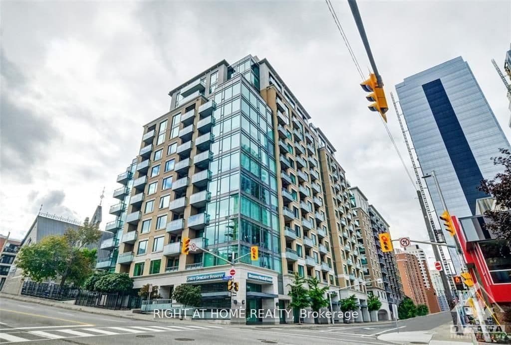 Unit 404 238 BESSERER Street photo 1