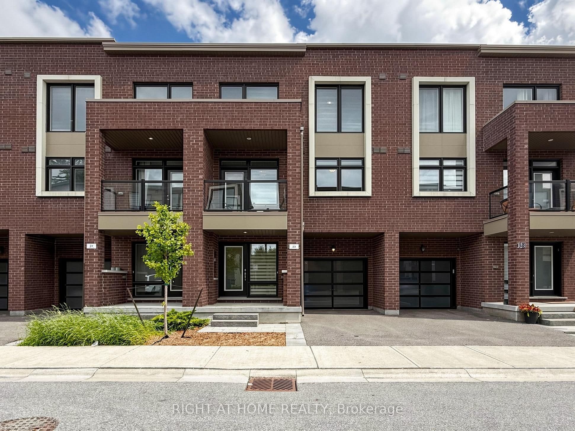 23 Moneypenny Place photo 1
