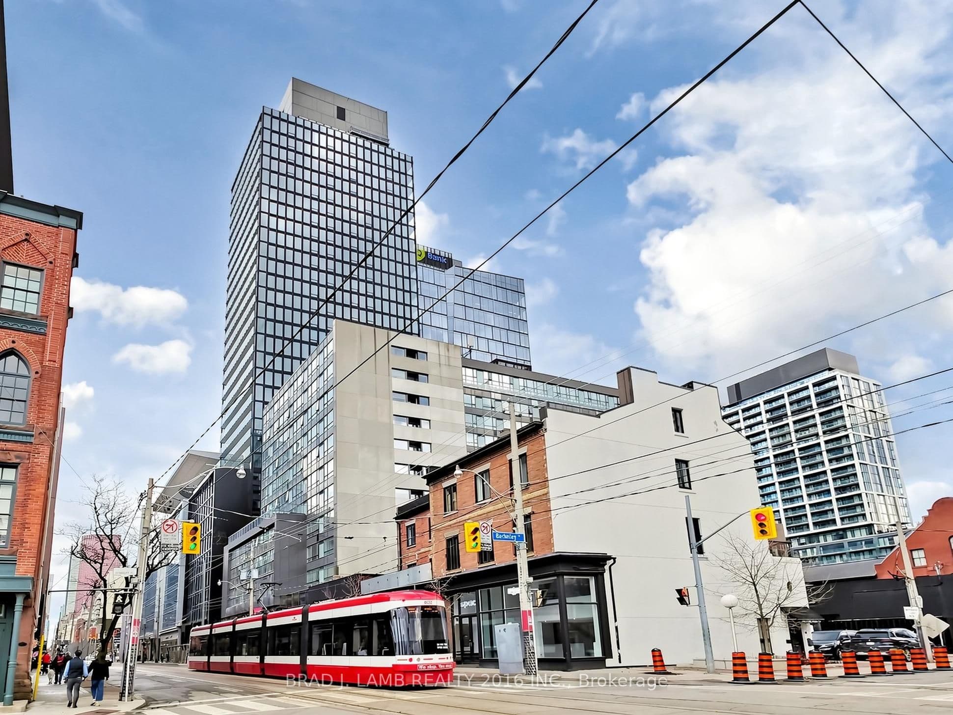 Unit 404 284 King Street photo 1