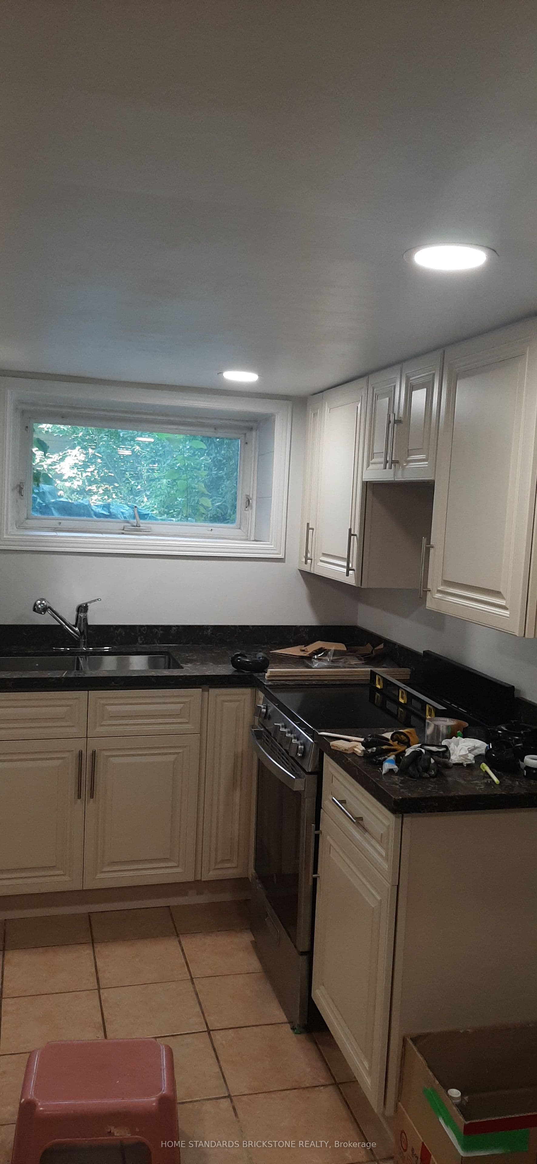 136 Medland Street photo 1