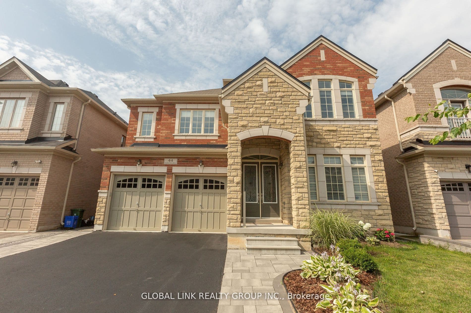 44 Golden Hawk Drive photo 1