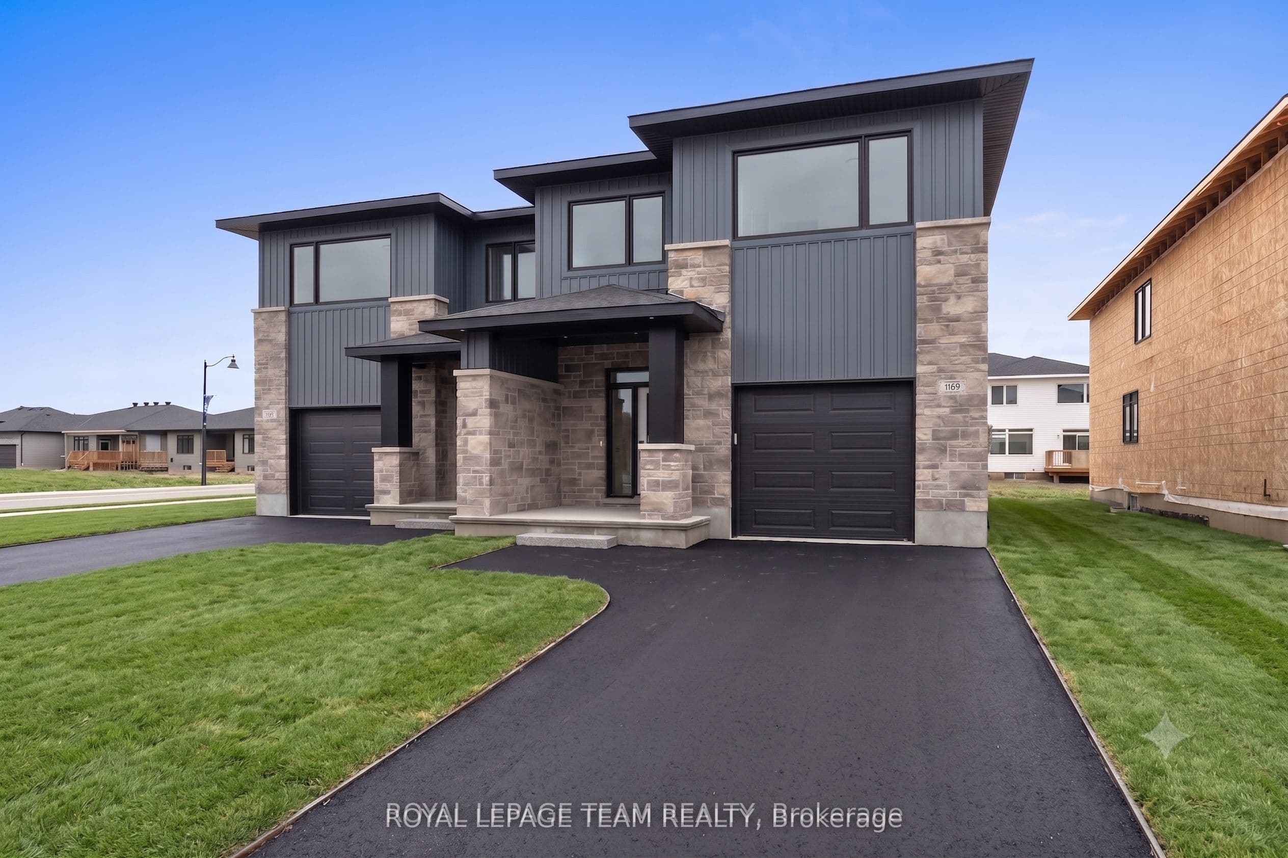1060 Moore Street photo 1
