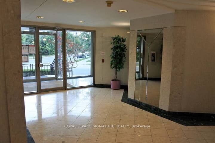 Unit 317 38 Hollywood Avenue photo 1