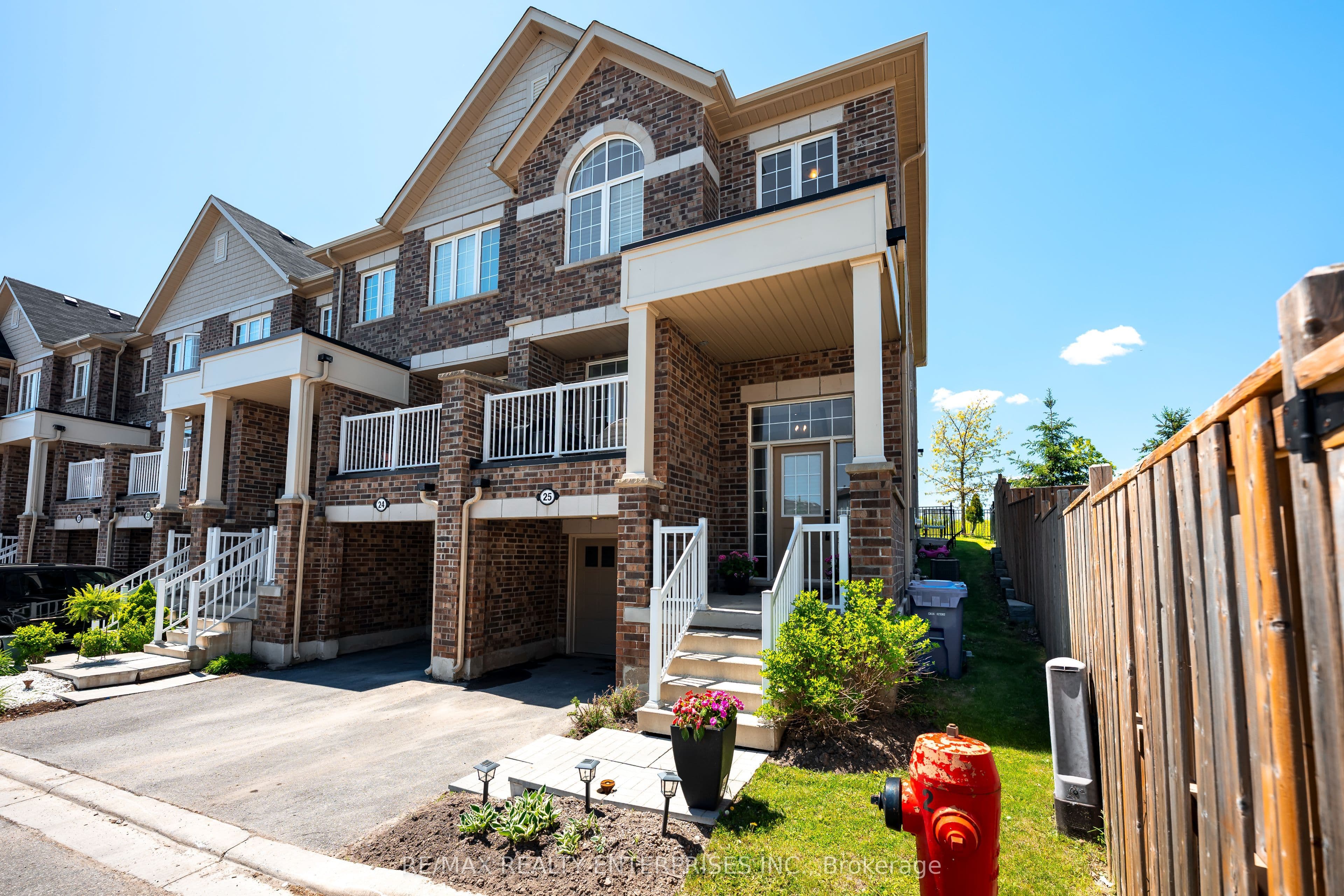 Unit 25 172 Parkinson Crescent photo 1
