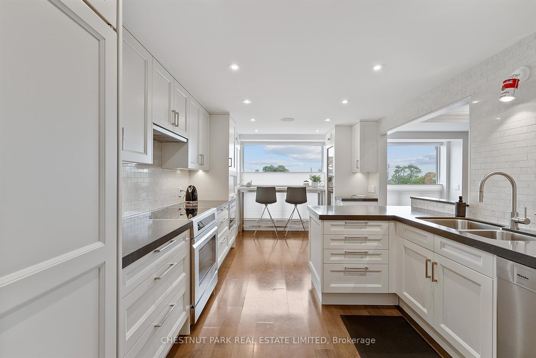 Unit 706 1818 Bayview Avenue photo 1
