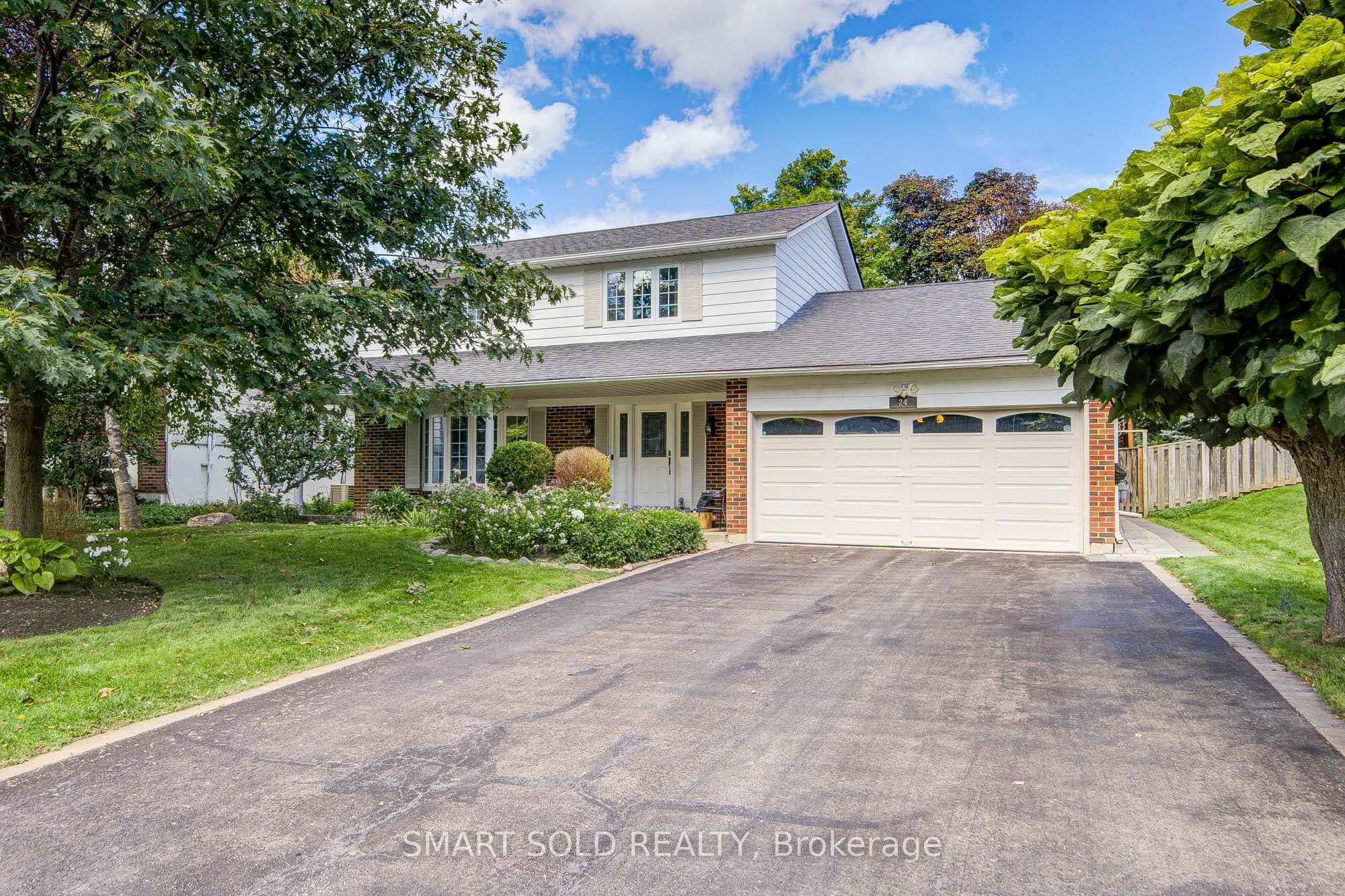 24 Hamilton Hall Drive photo 1