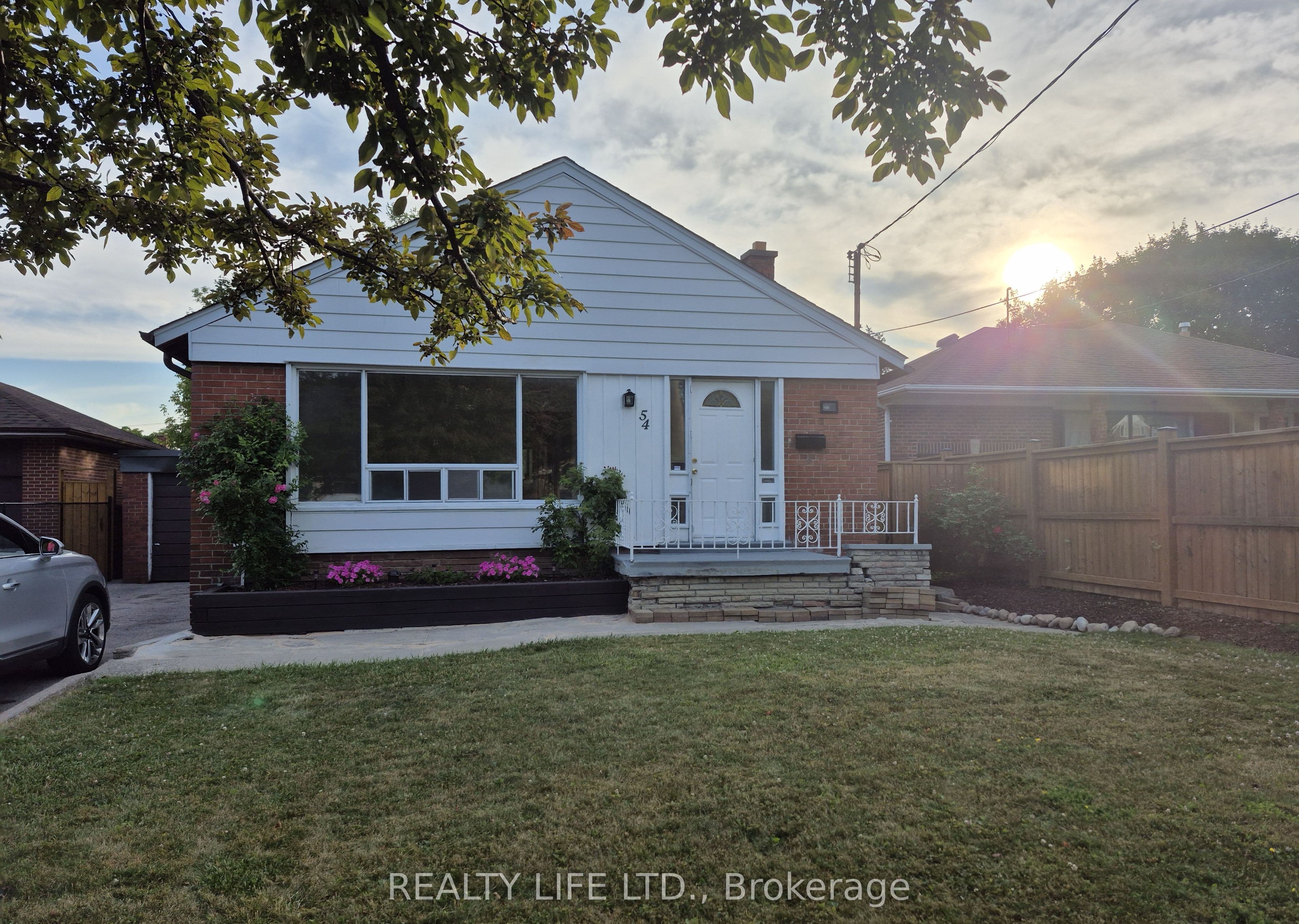 54 Garside Crescent photo 1