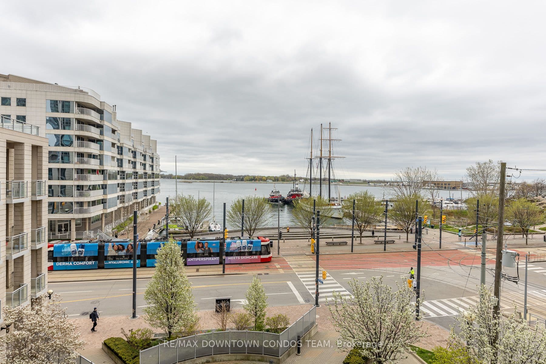 Unit 404 410 Queens Quay photo 1