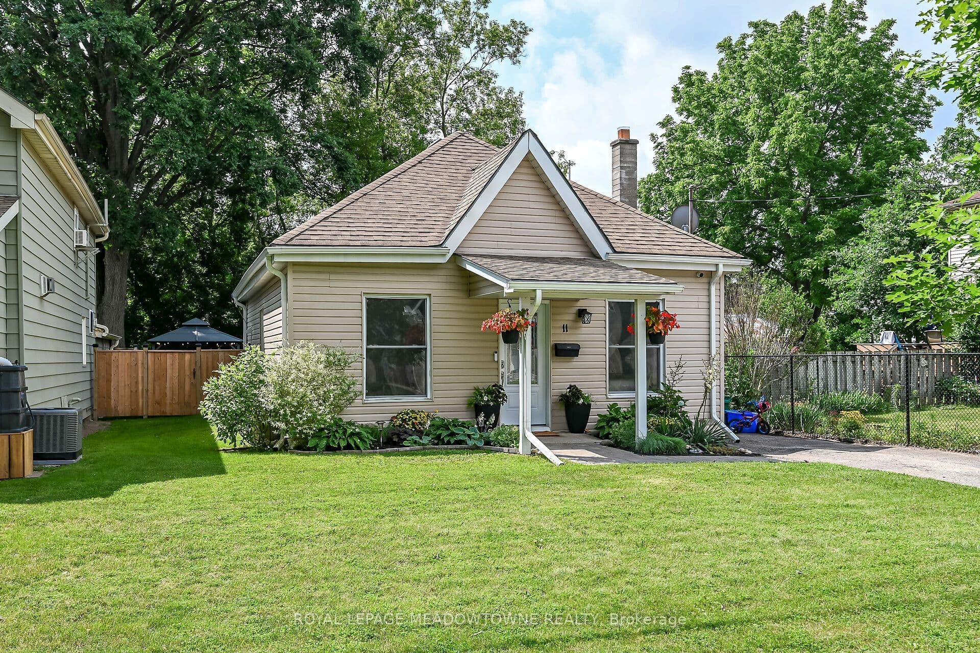 11 Stirton Avenue photo 1