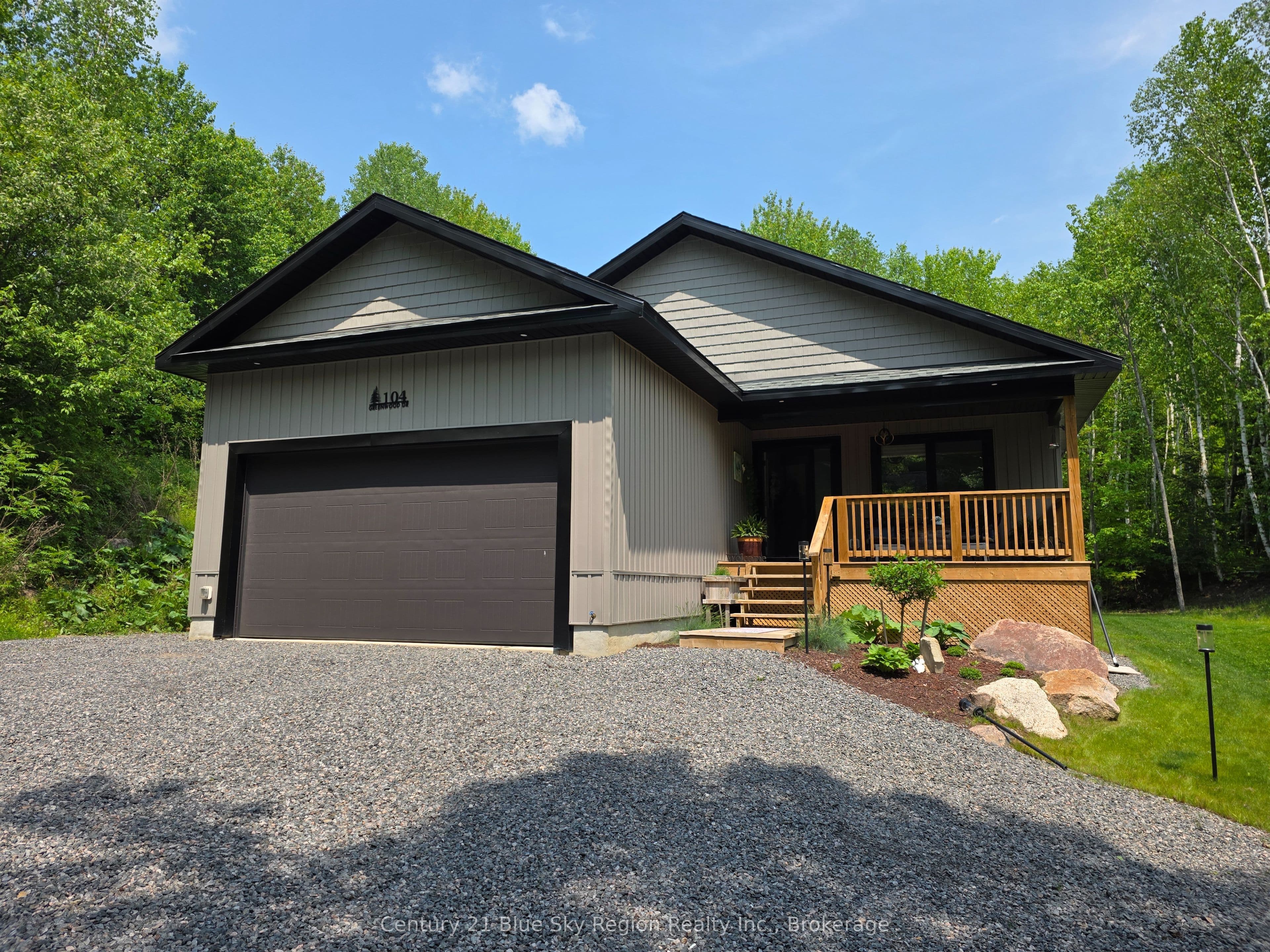 104 GREENWOOD Drive photo 1