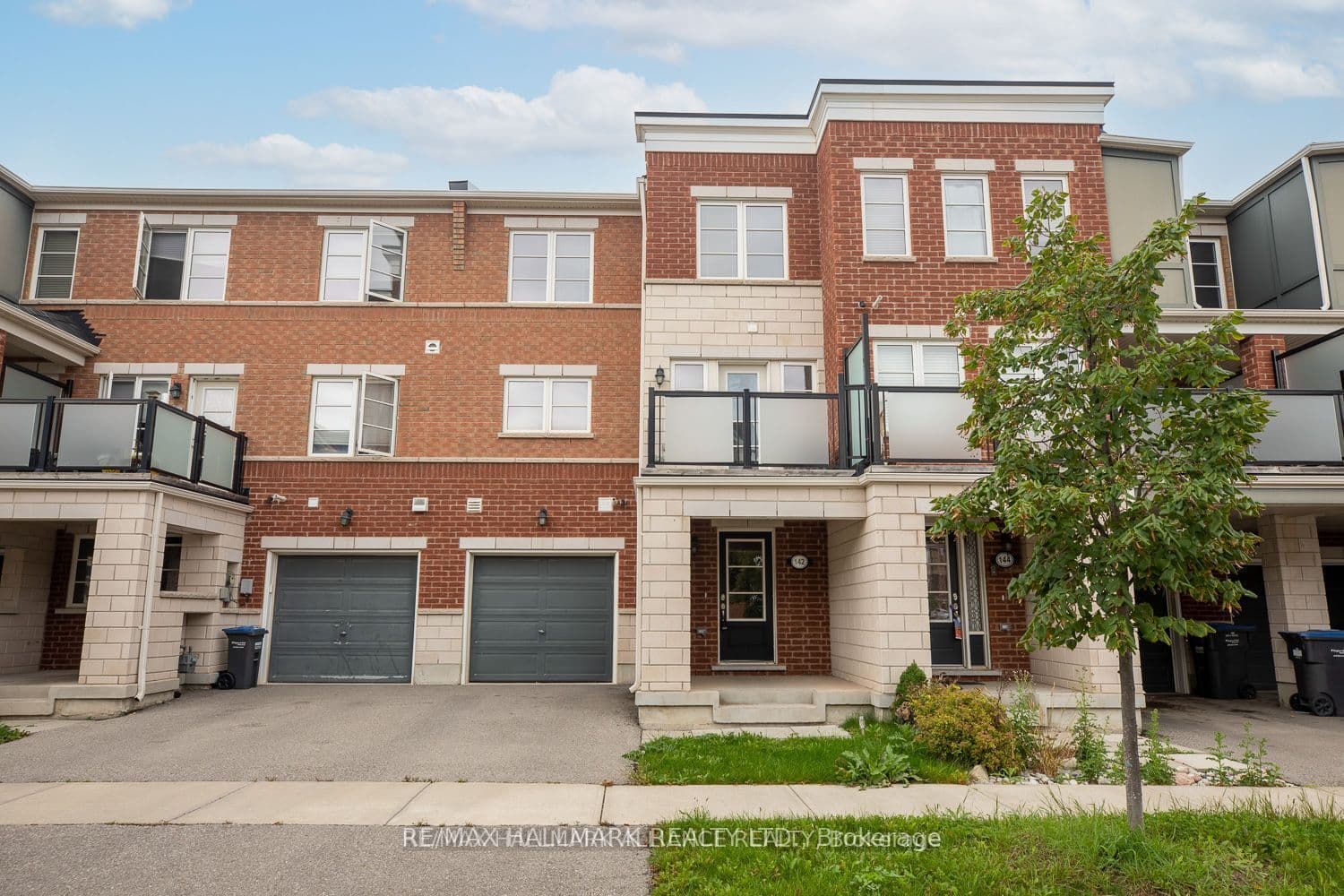 142 Baycliffe Crescent photo 1