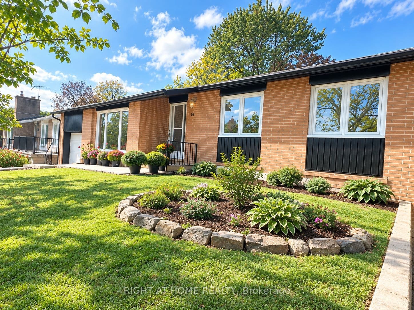 16 Ptarmigan Crescent photo 1