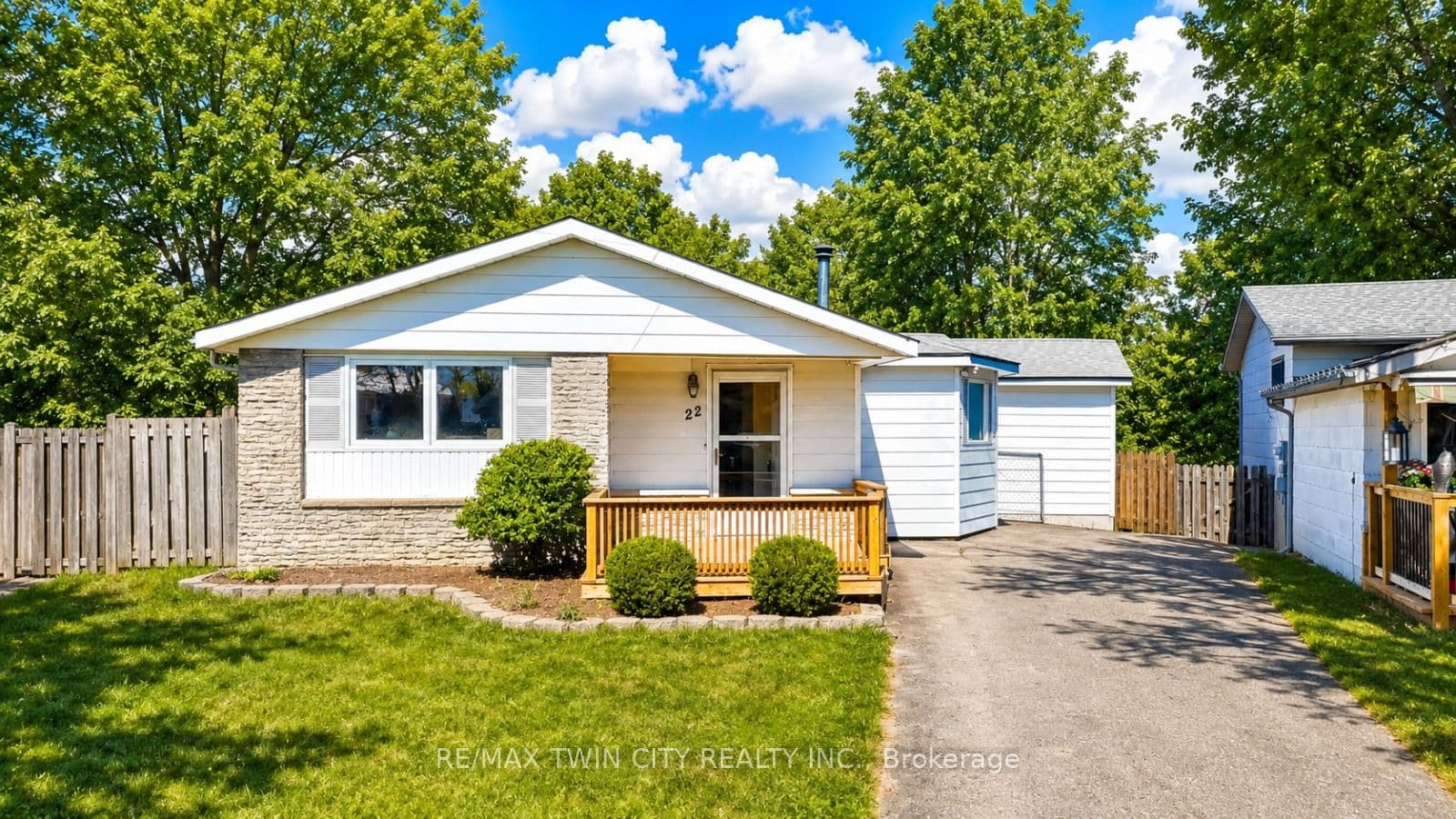 22 Blackhorne Crescent photo 1