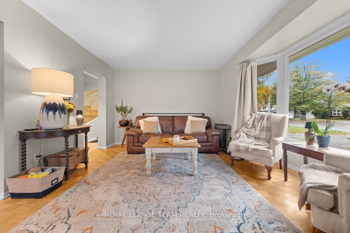 53 Meadowbank Drive photo 1