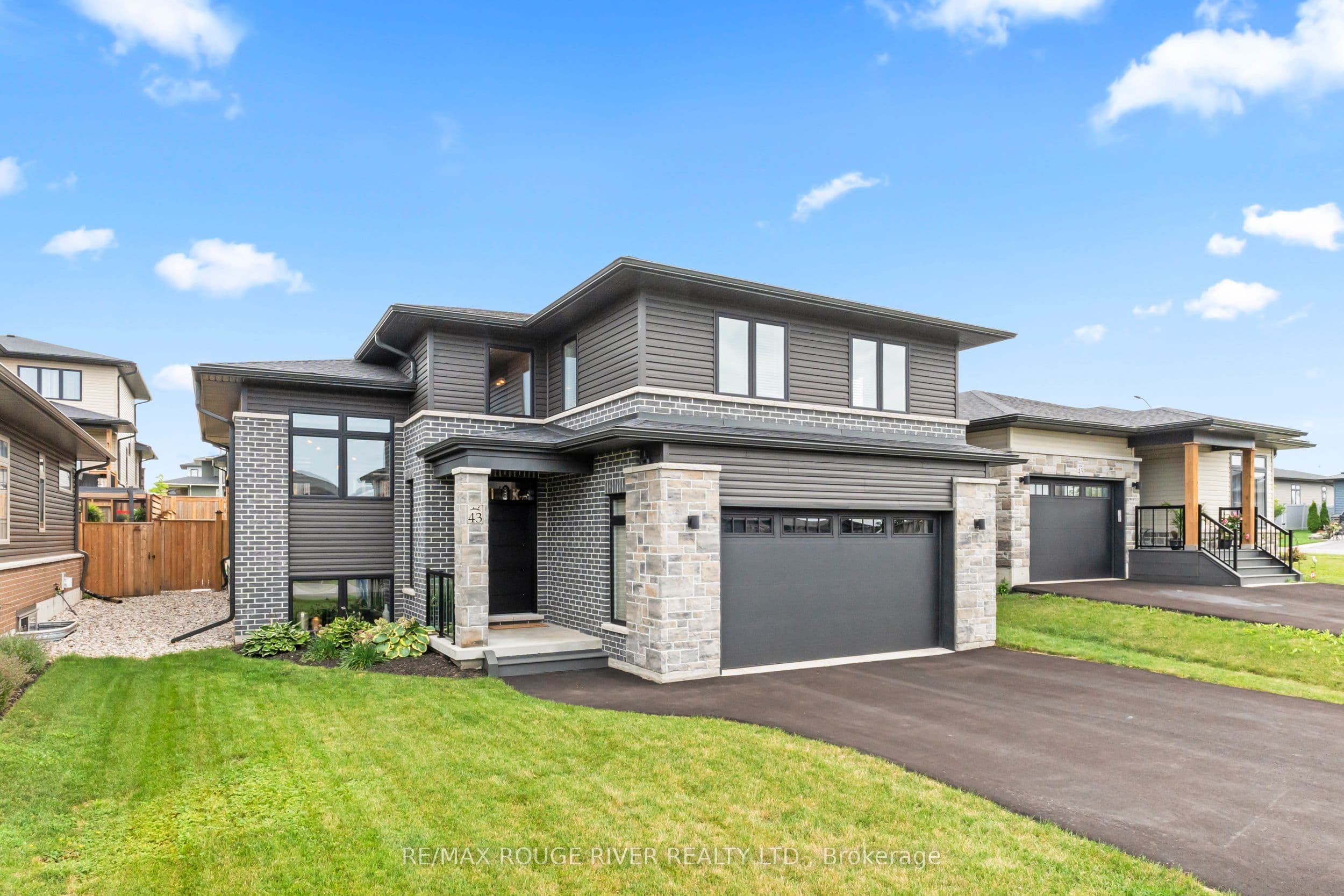 43 Streamside Drive photo 1