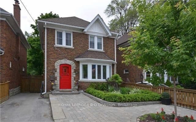 311 Chaplin Crescent photo 1