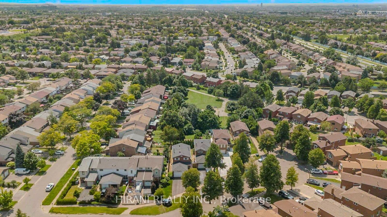 75 Royal Salisbury Way photo 1