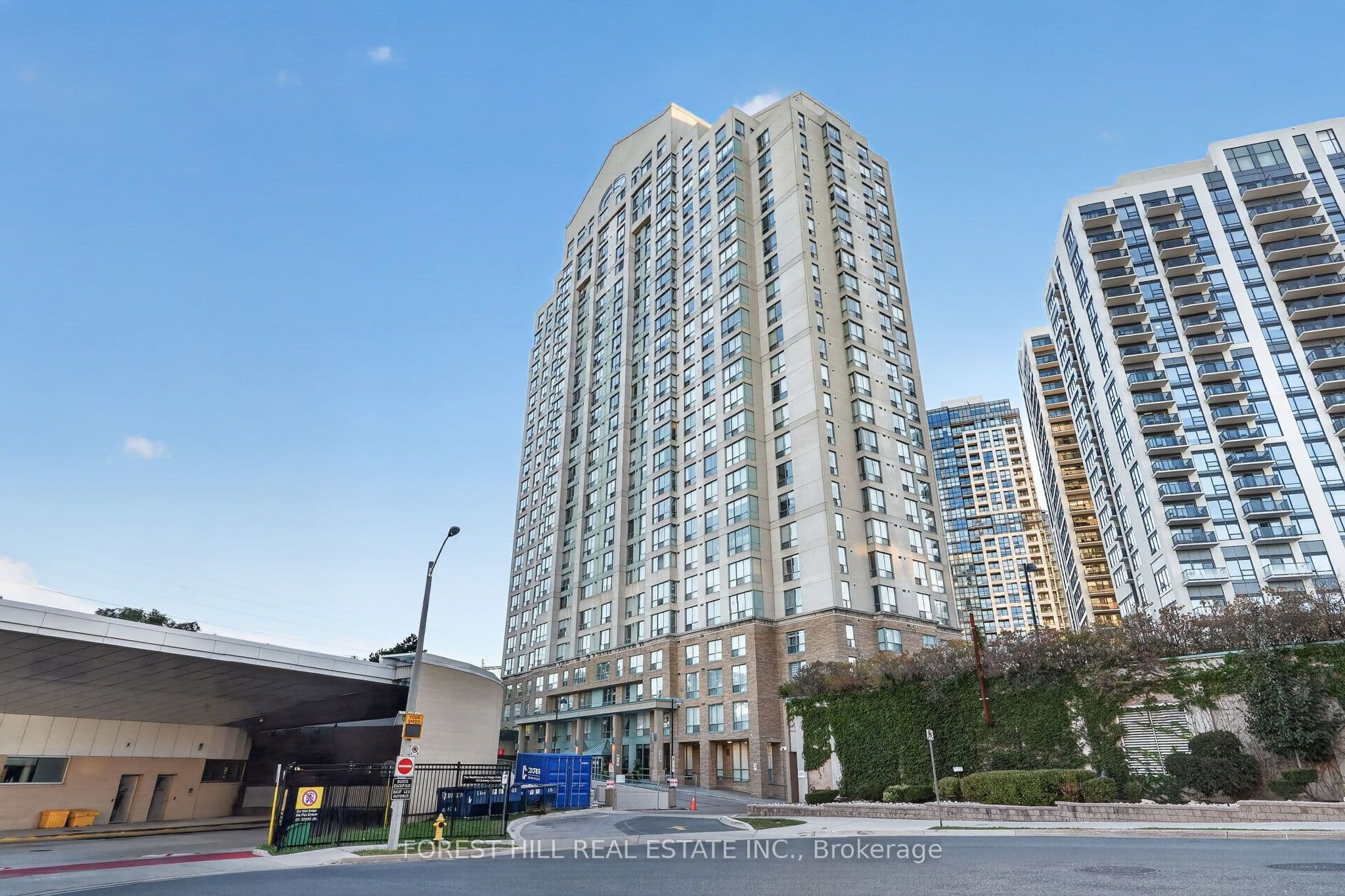 Unit 1407 101 Subway Crescent photo 1