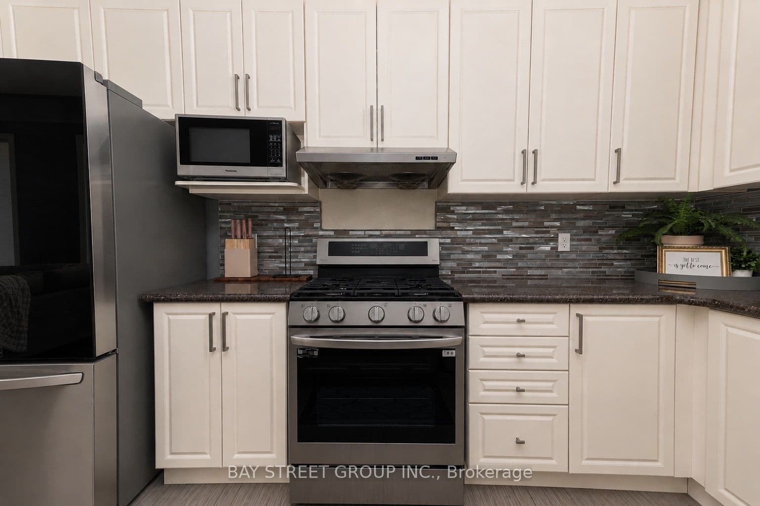 116 Winterberry Boulevard photo 1