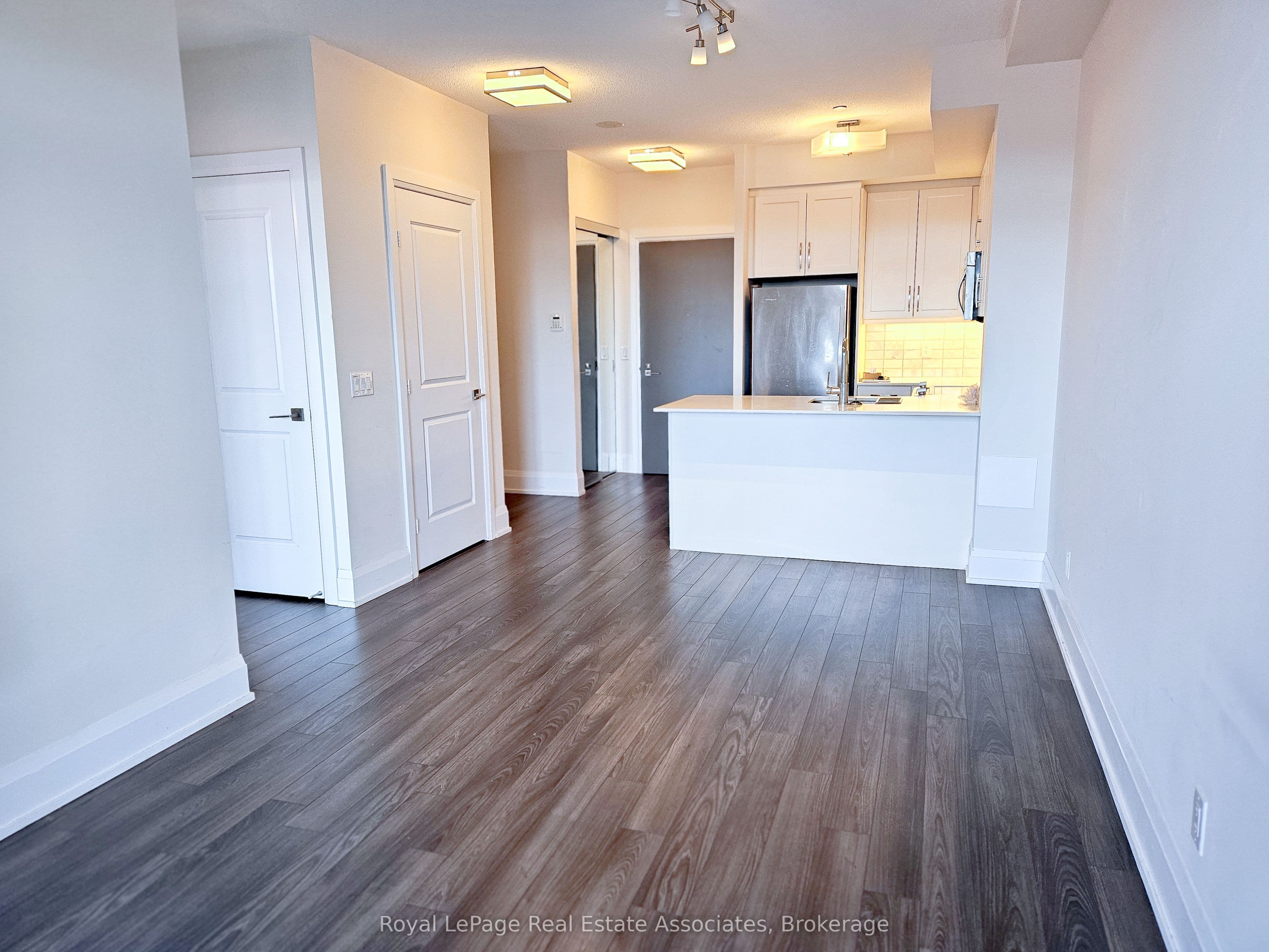 Unit 807 1 Old Mill Drive photo 1