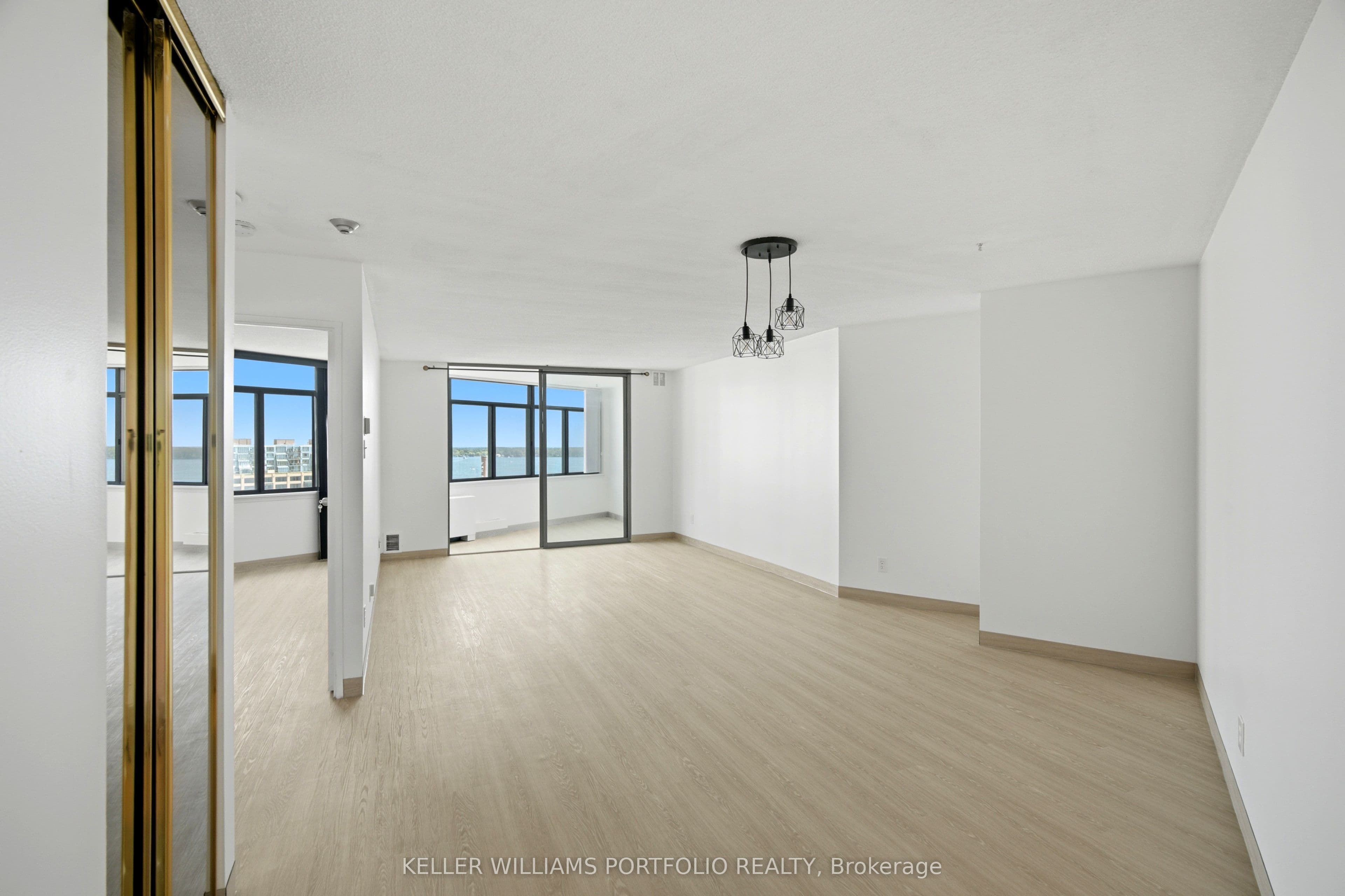 Unit 1608 250 Queens Quay photo 1