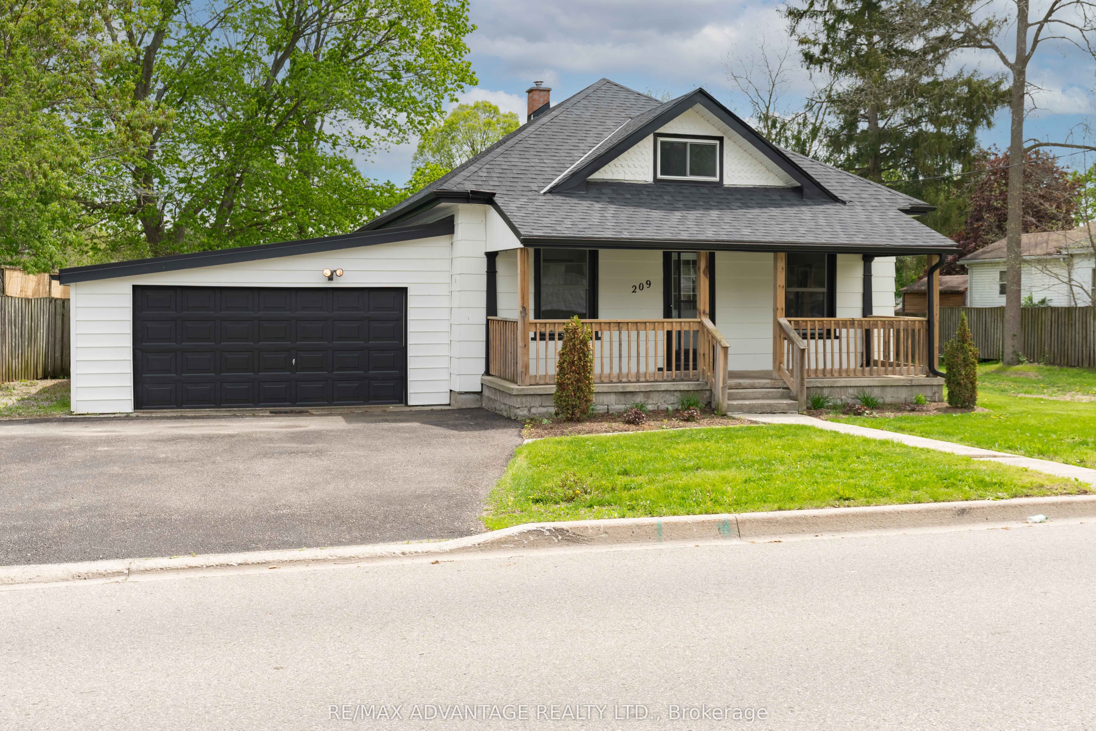 209 Victoria Street photo 1