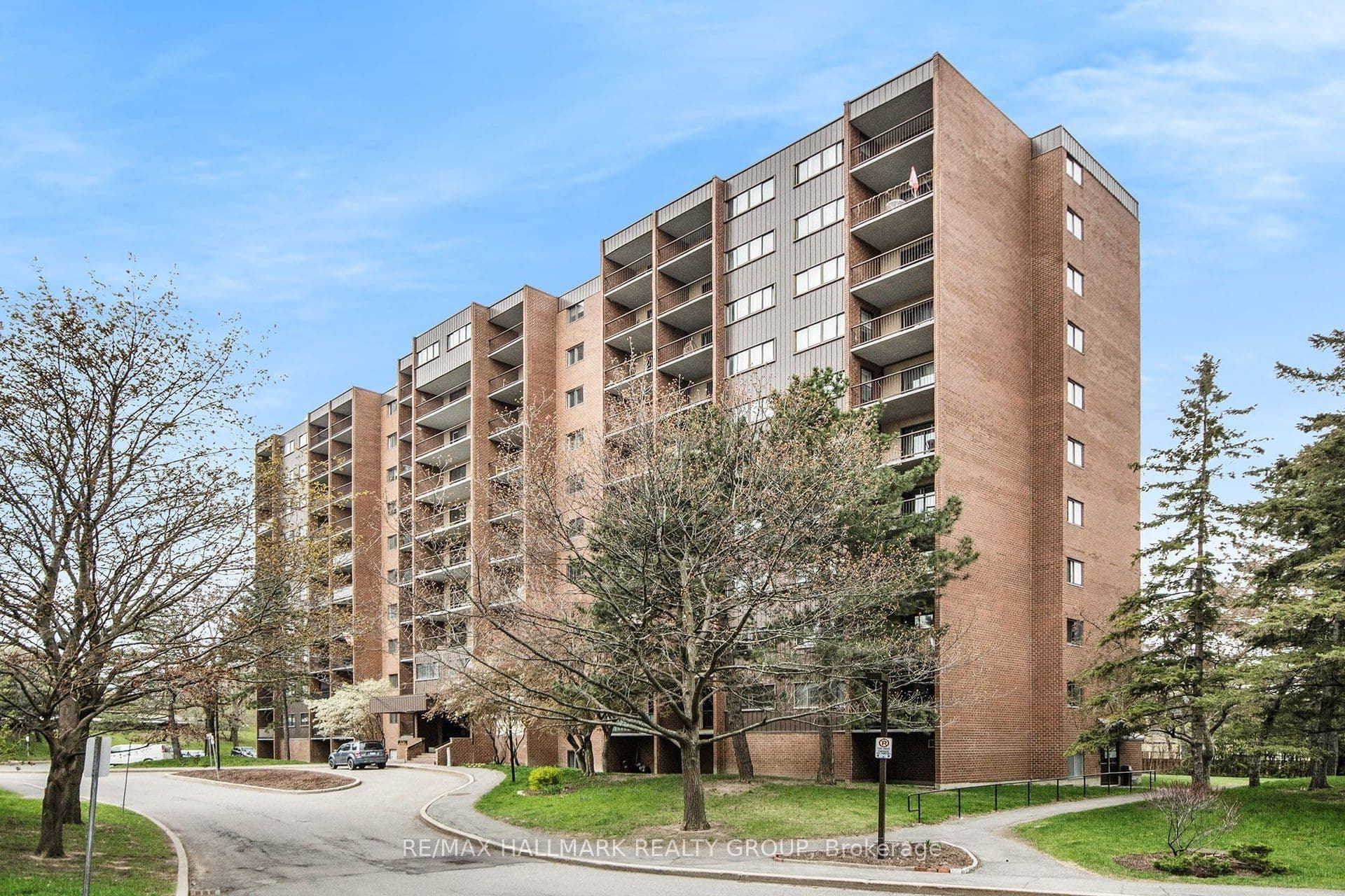 Unit 401 2630 Southvale Crescent photo 1