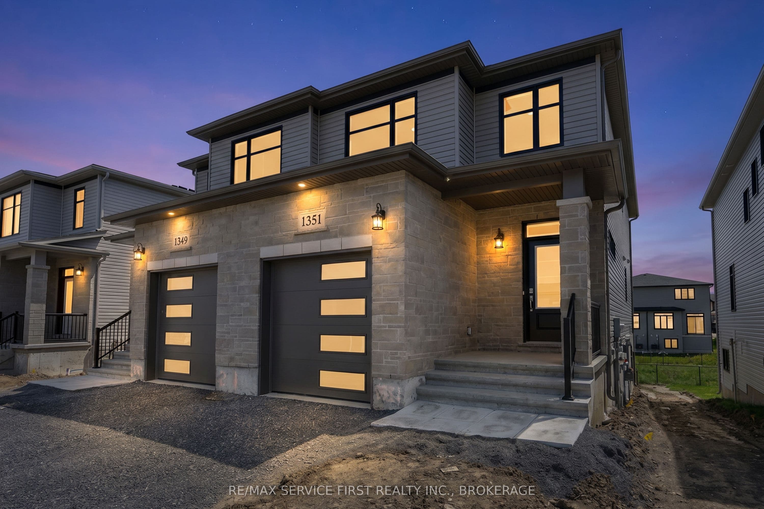 1351 Woodfield Crescent photo 1