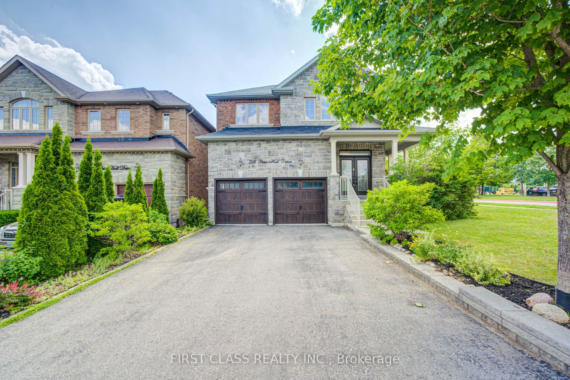 718 Peter Hall Drive photo 1