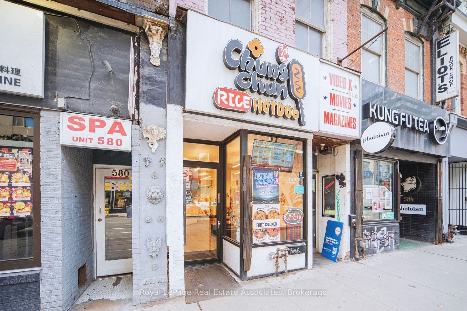 582 Yonge Street photo 1