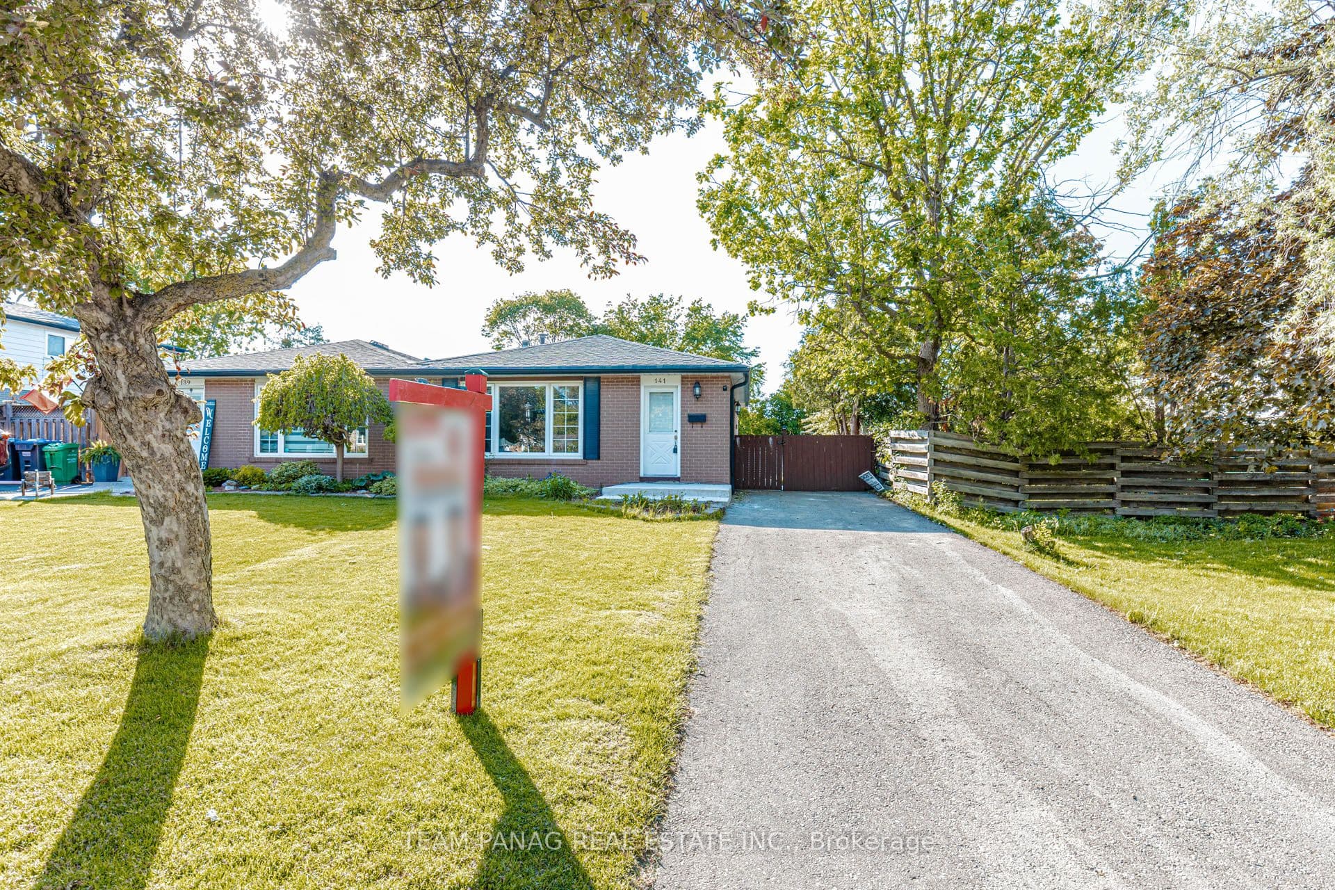 141 Fallingdale Crescent photo 1