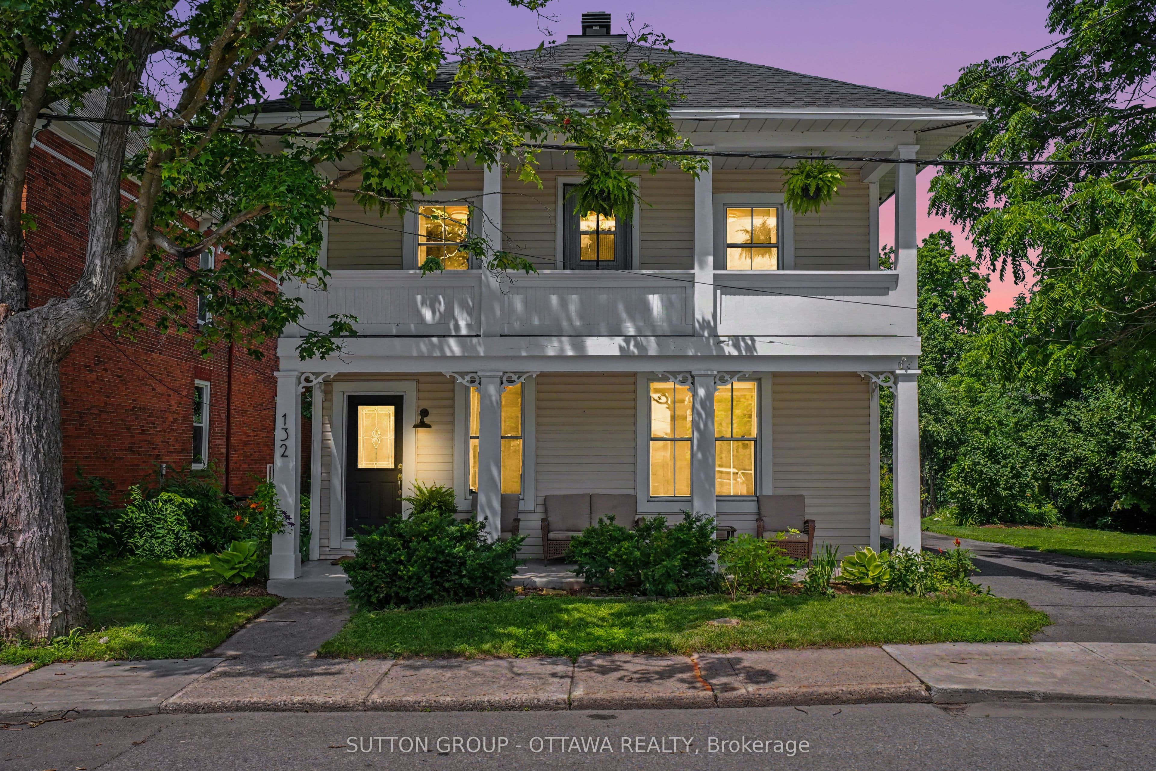 132 Queen Street photo 1