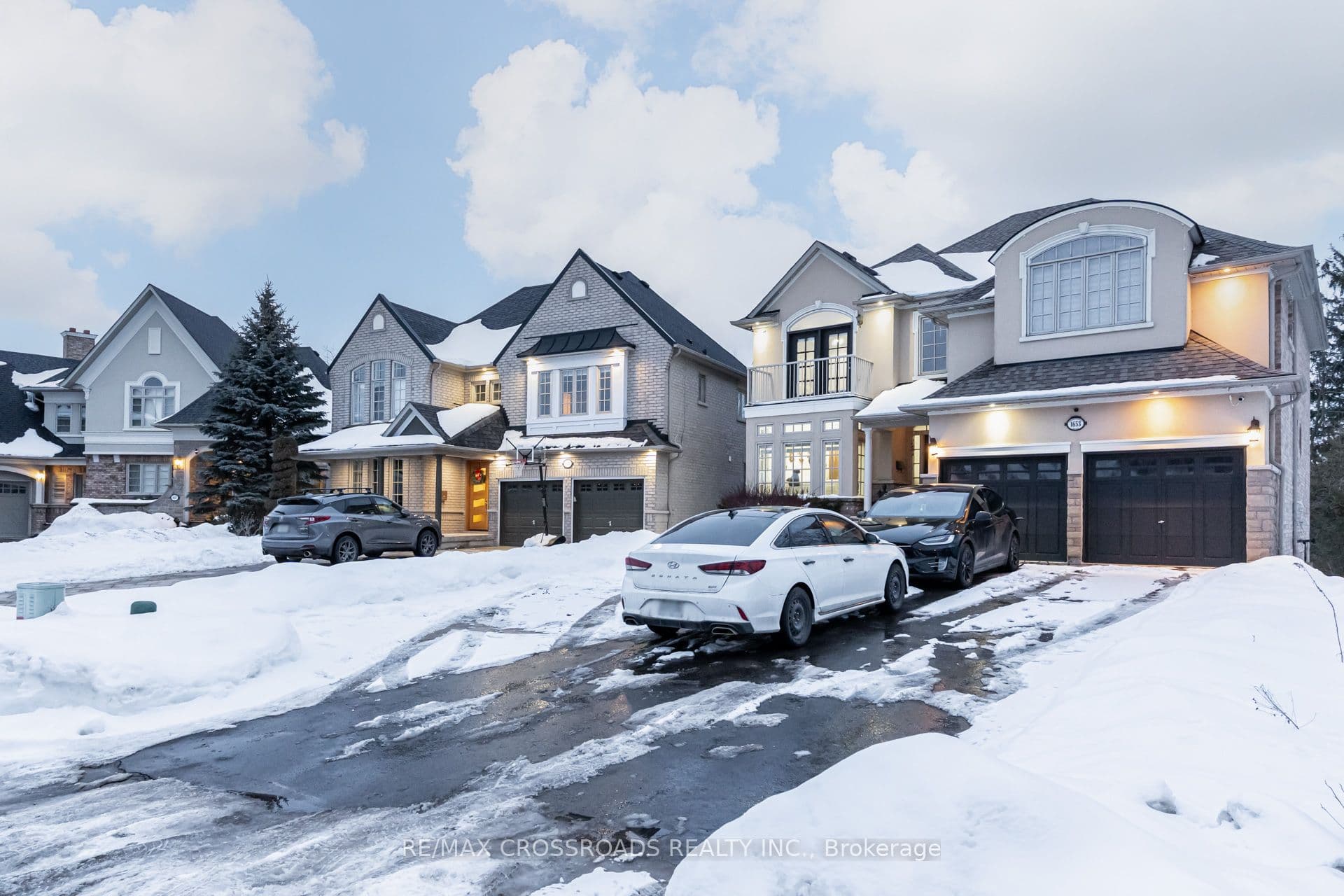 1653 Goldenridge Road photo 1