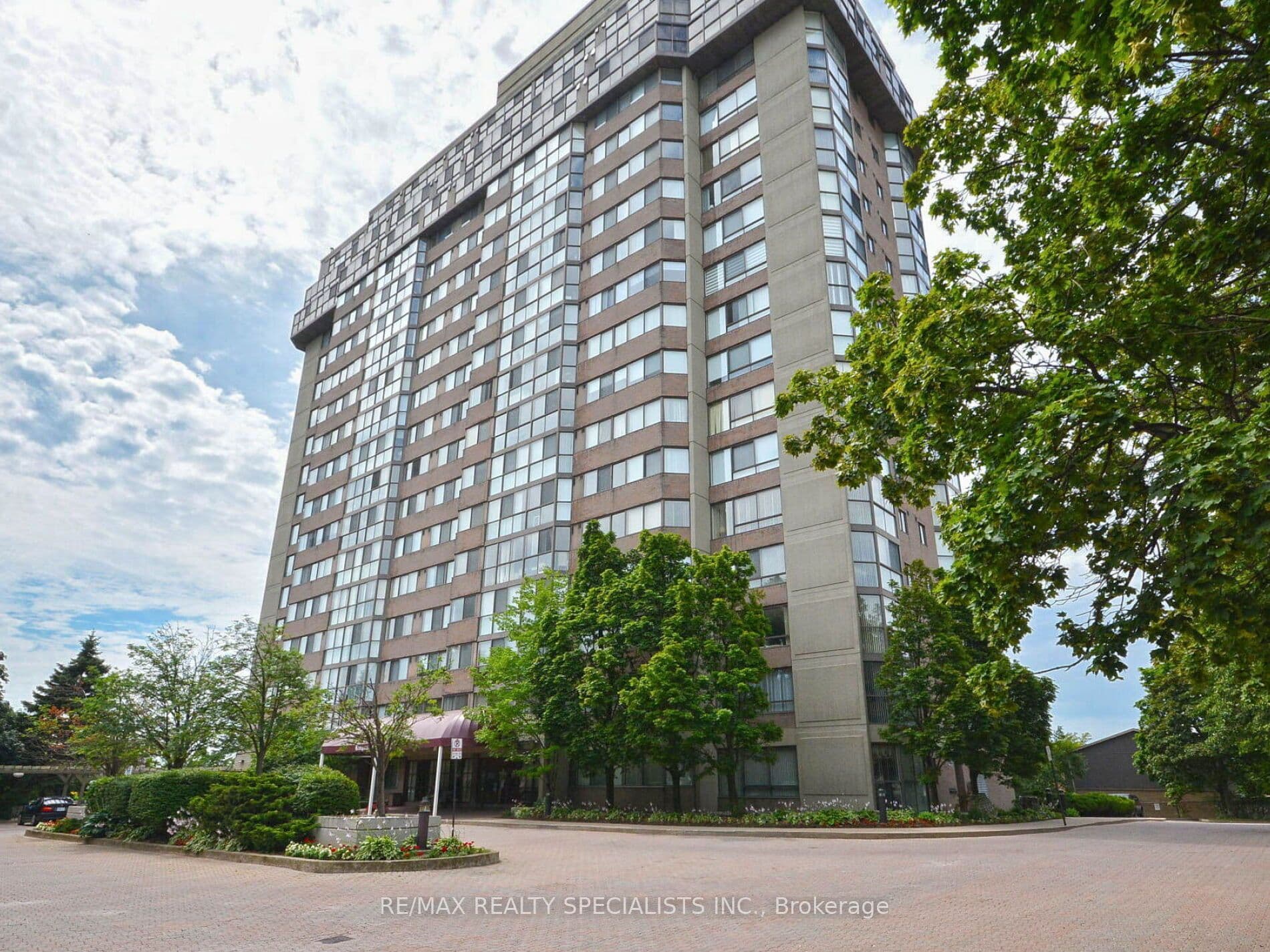 Unit 1002 880 Dundas Street photo 1