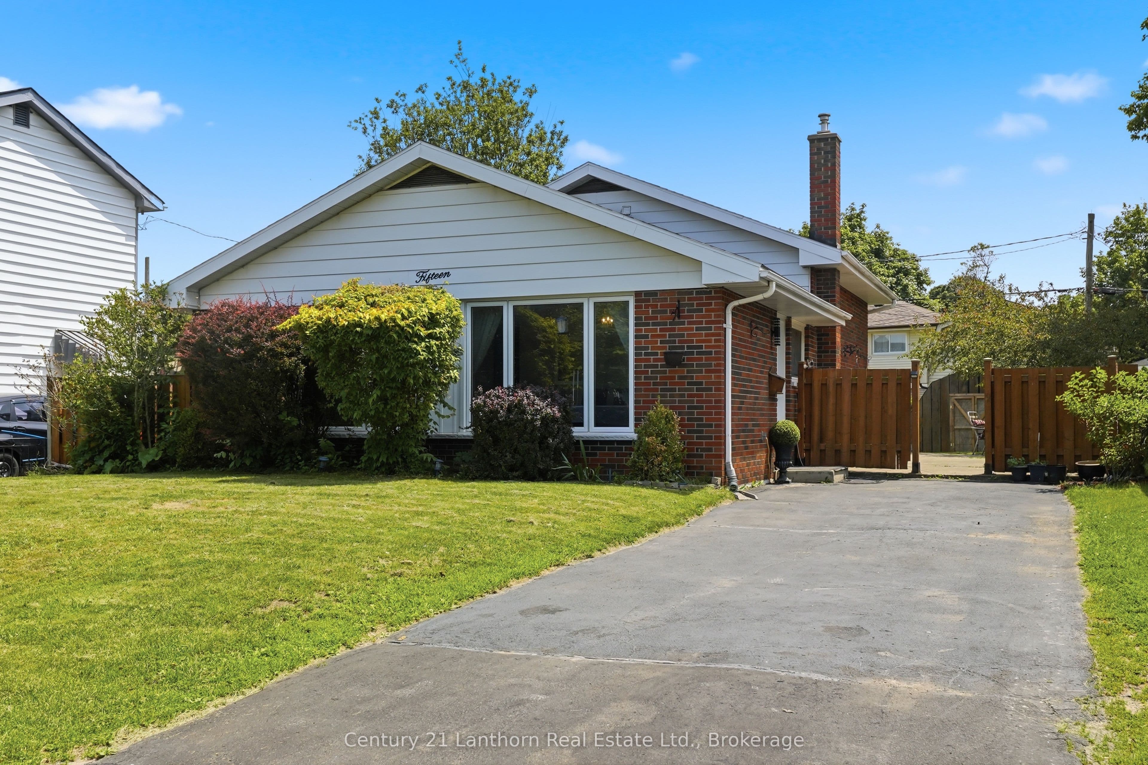 15 Wilson Crescent photo 1