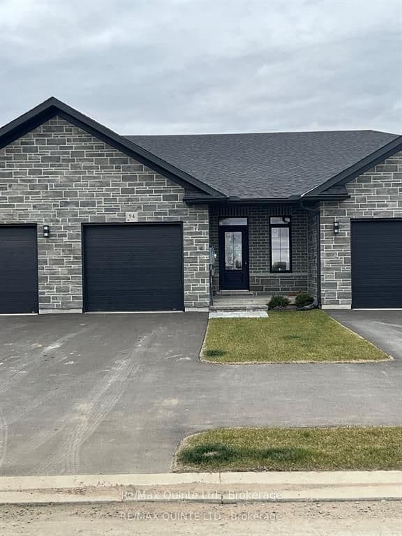 94 Raycroft Drive photo 1