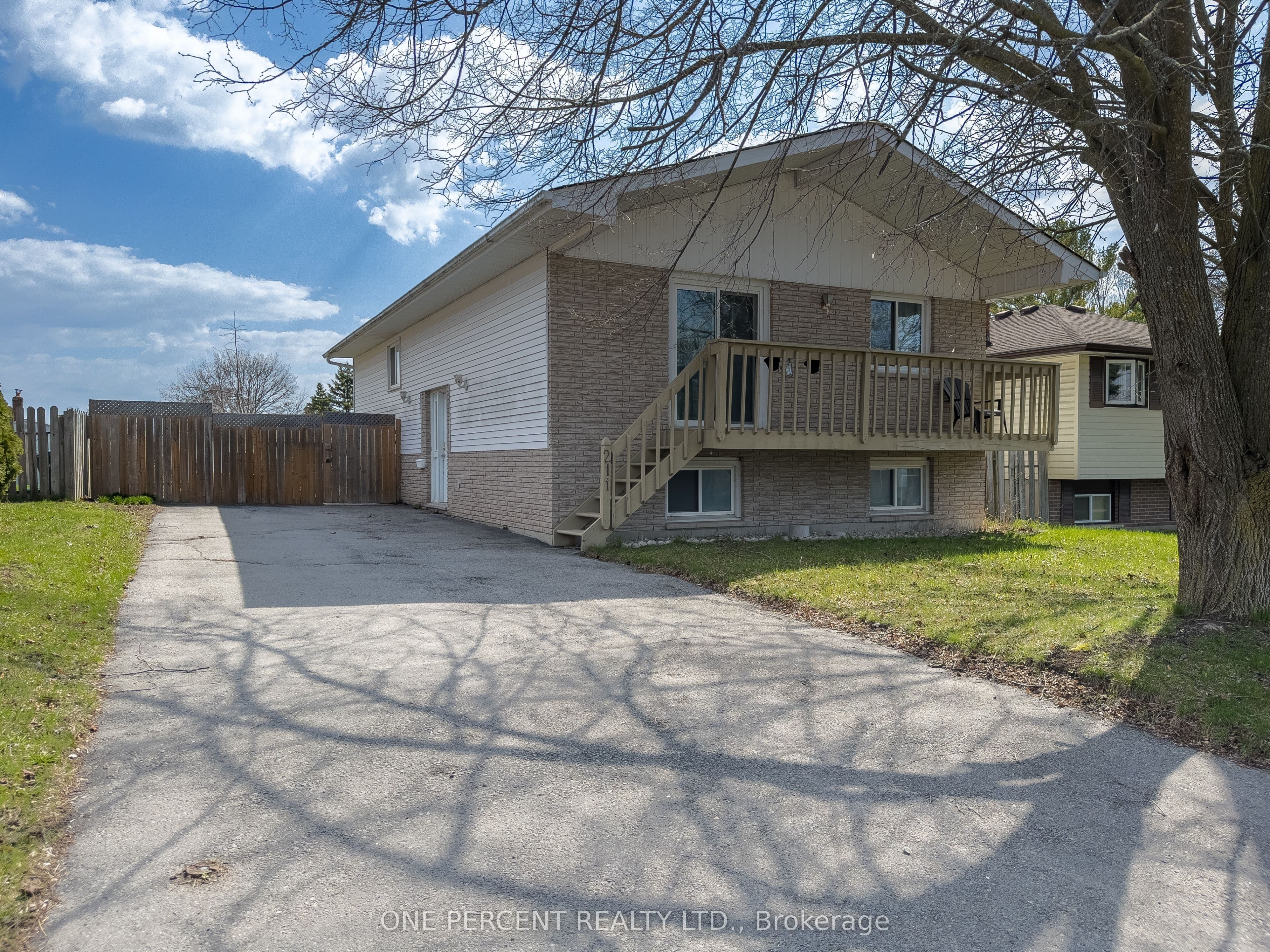 211 REID Street photo 1