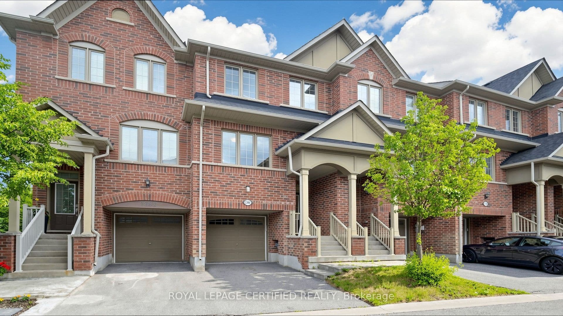 1380 Granrock Crescent photo 1